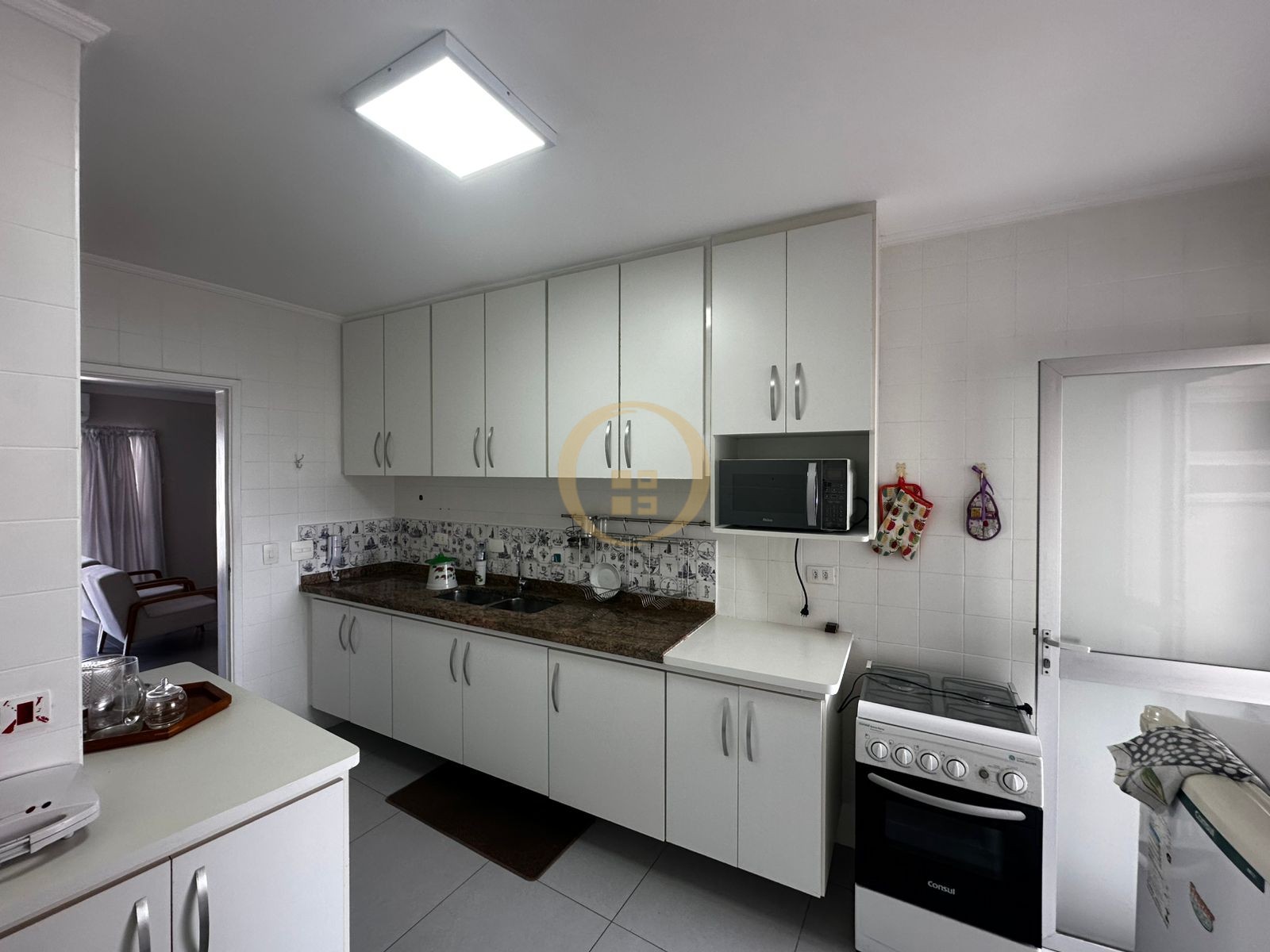 Apartamento na Praia das Pitangueiras, Guarujá - SP