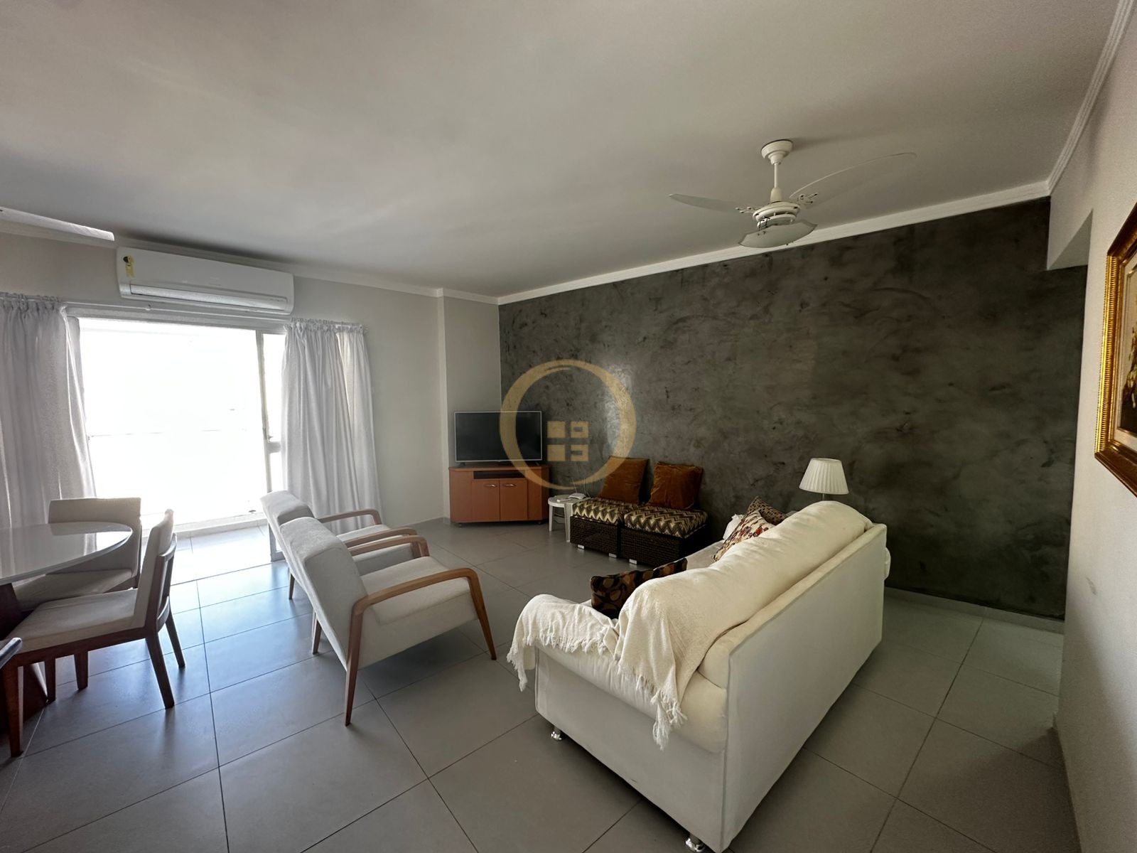 Apartamento na Praia das Pitangueiras, Guarujá - SP