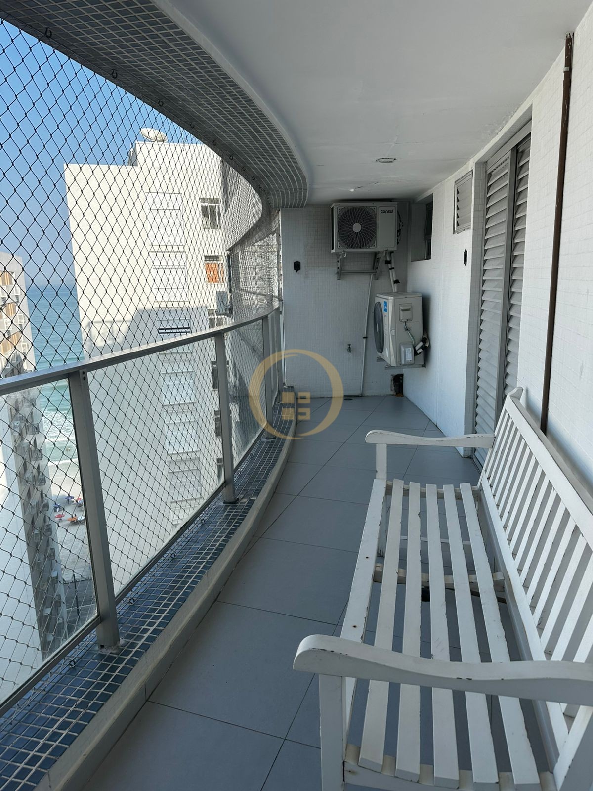 Apartamento na Praia das Pitangueiras, Guarujá - SP
