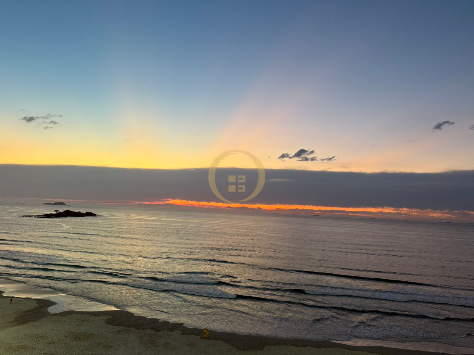 Apartamento Frente ao Mar nas Pitangueiras, Guarujá - SP