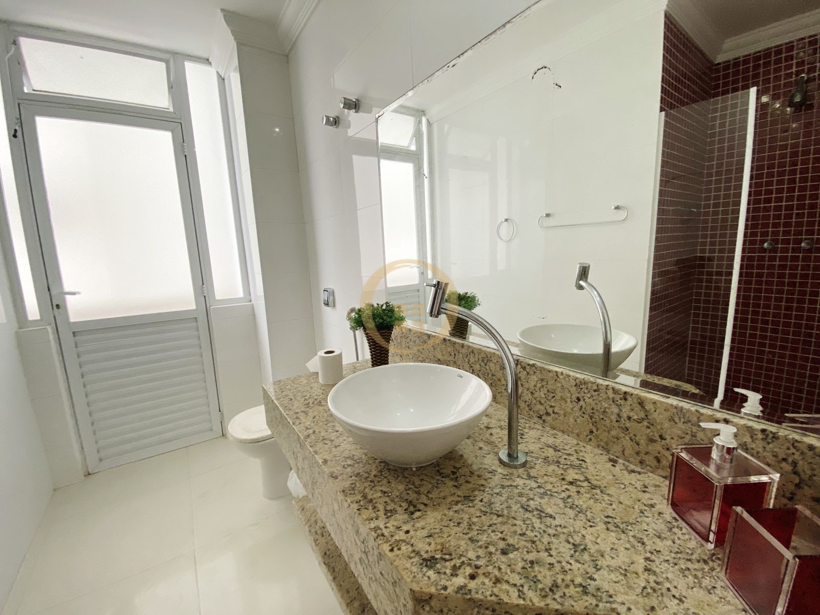 Apartamento Frente ao Mar nas Pitangueiras, Guarujá - SP