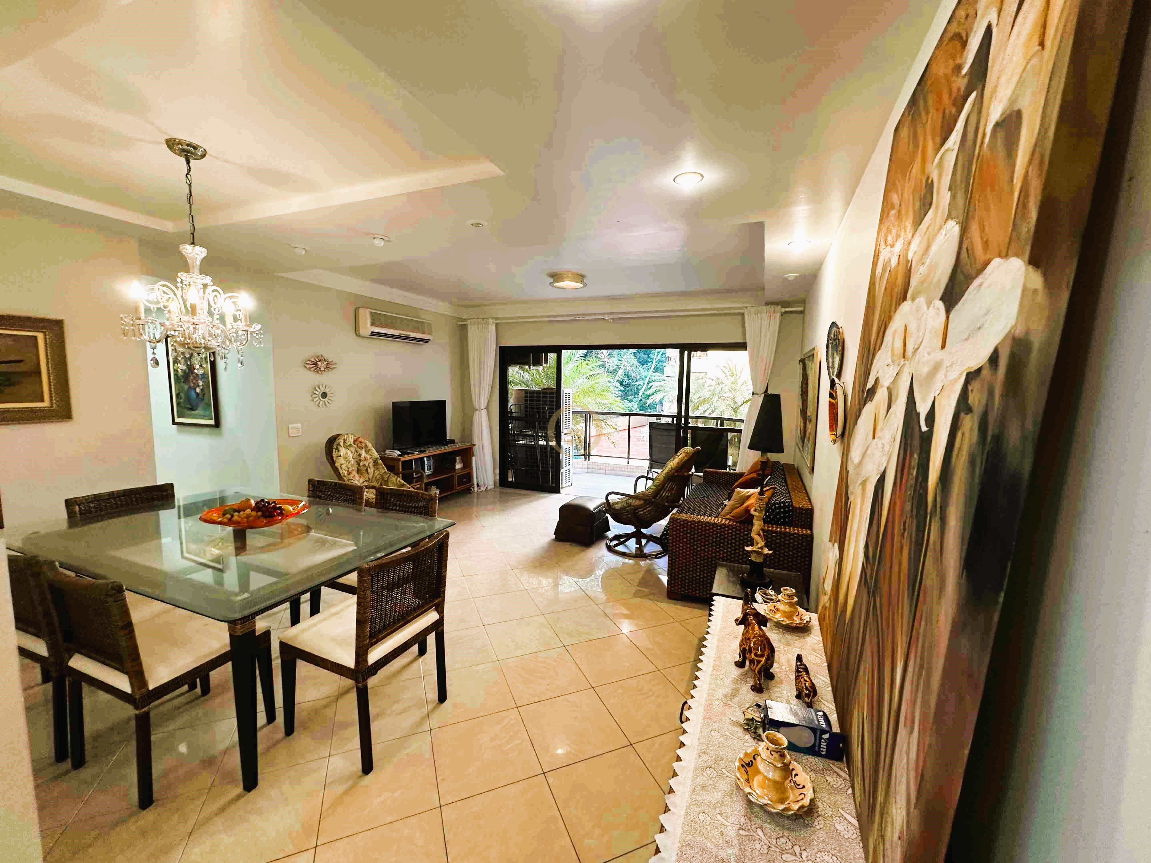 Apartamento na Praia das Pitangueiras, Guarujá - SP