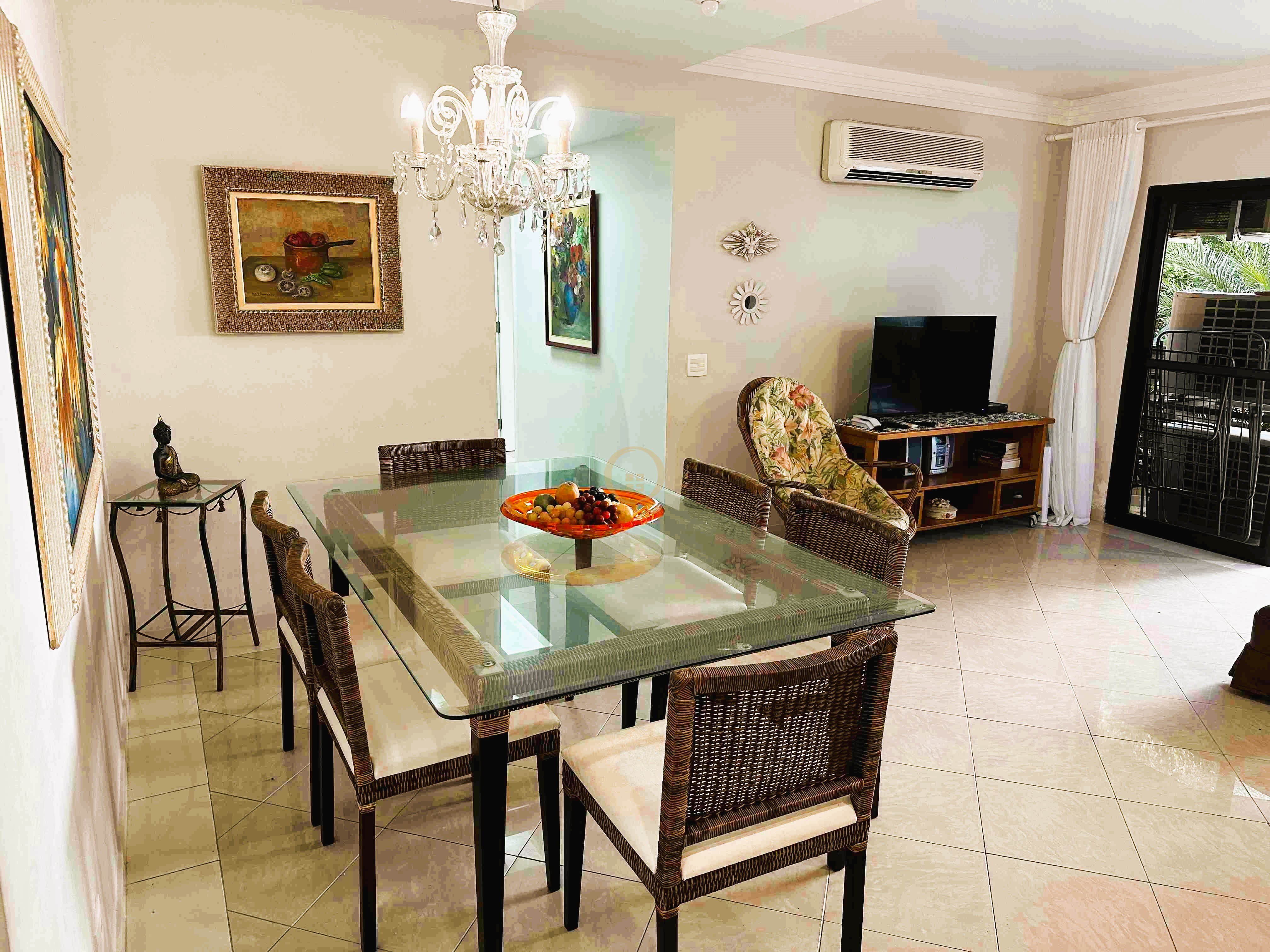 Apartamento na Praia das Pitangueiras, Guarujá - SP
