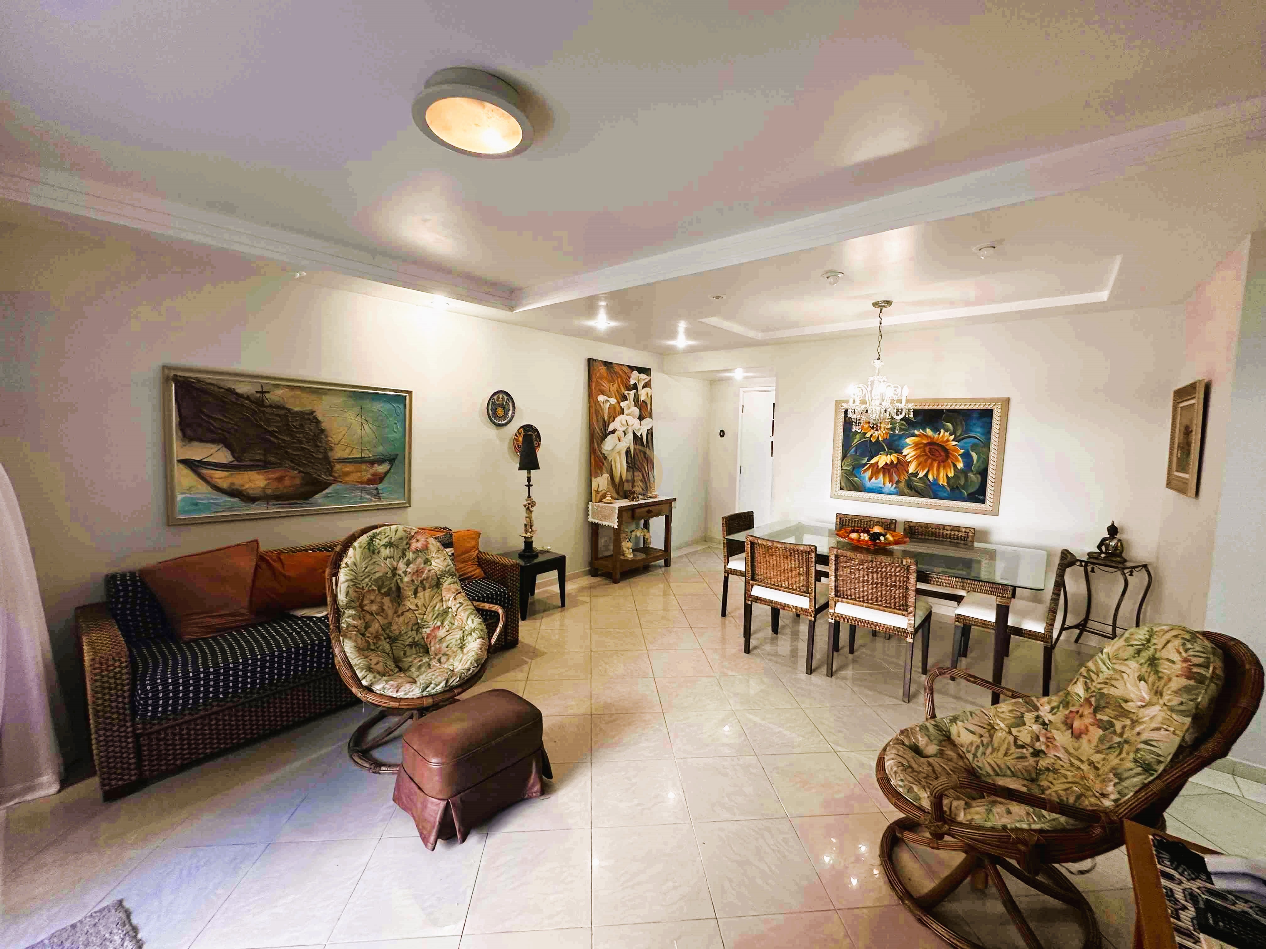 Apartamento na Praia das Pitangueiras, Guarujá - SP