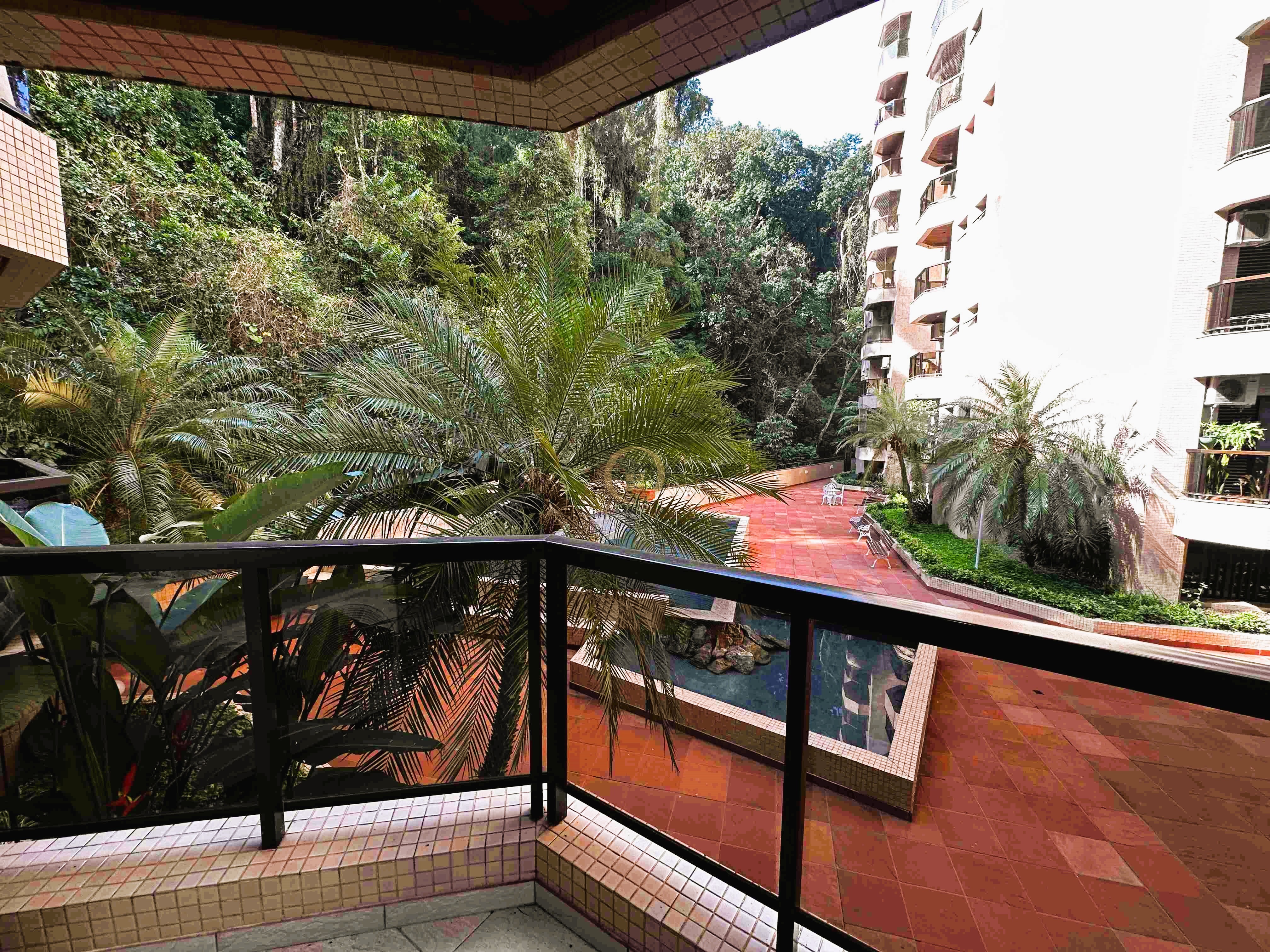 Apartamento na Praia das Pitangueiras, Guarujá - SP