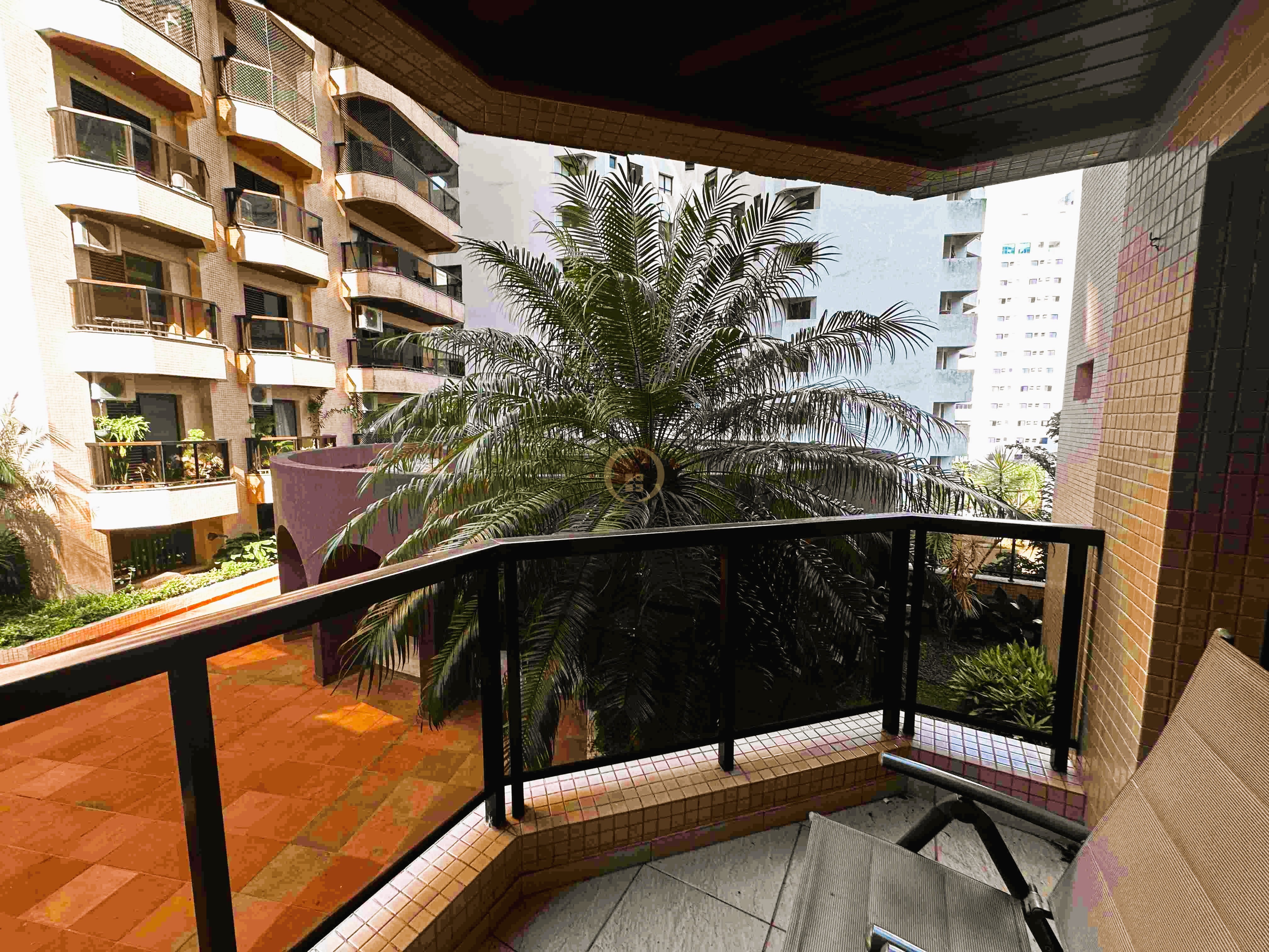 Apartamento na Praia das Pitangueiras, Guarujá - SP
