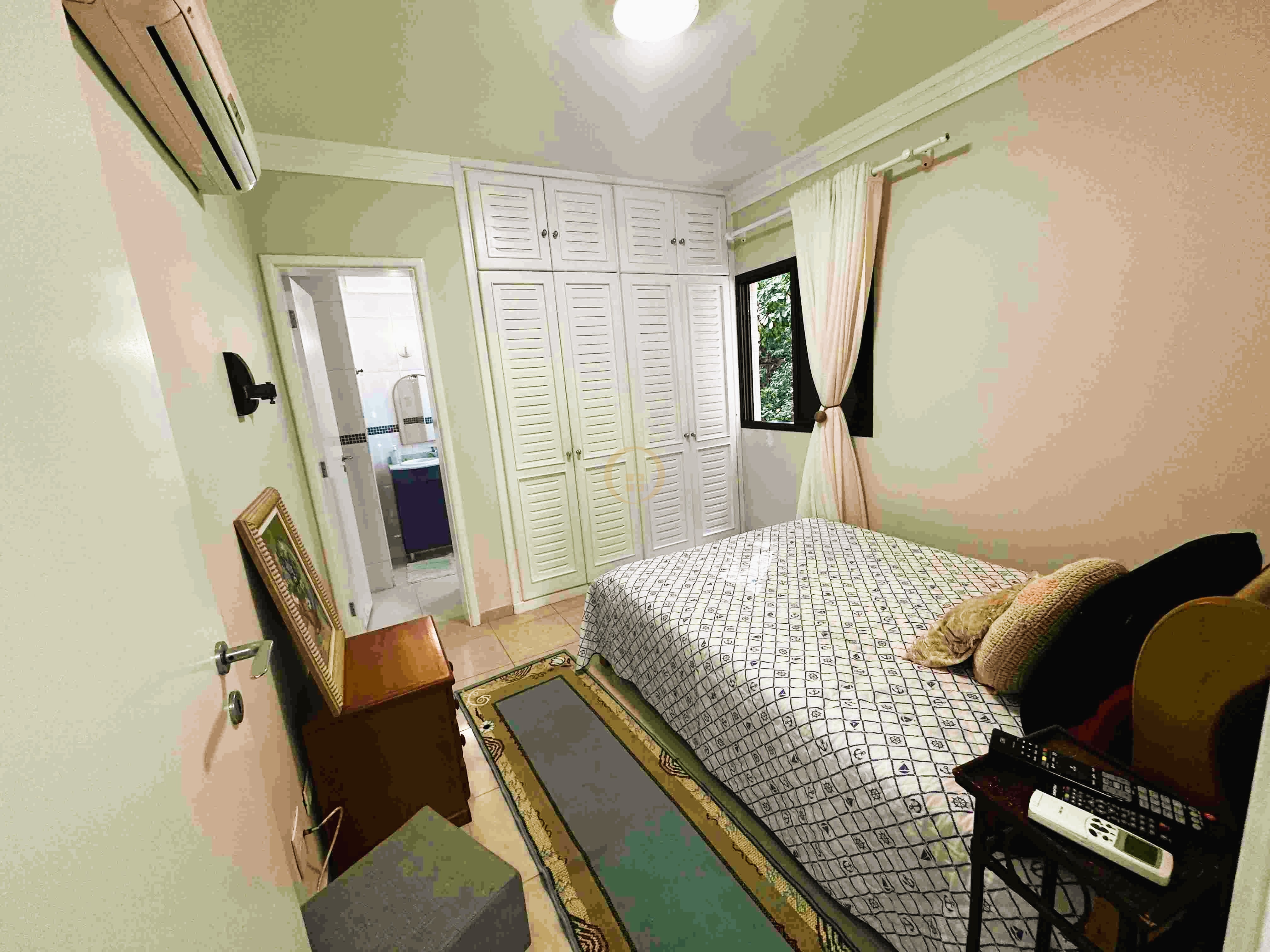 Apartamento na Praia das Pitangueiras, Guarujá - SP