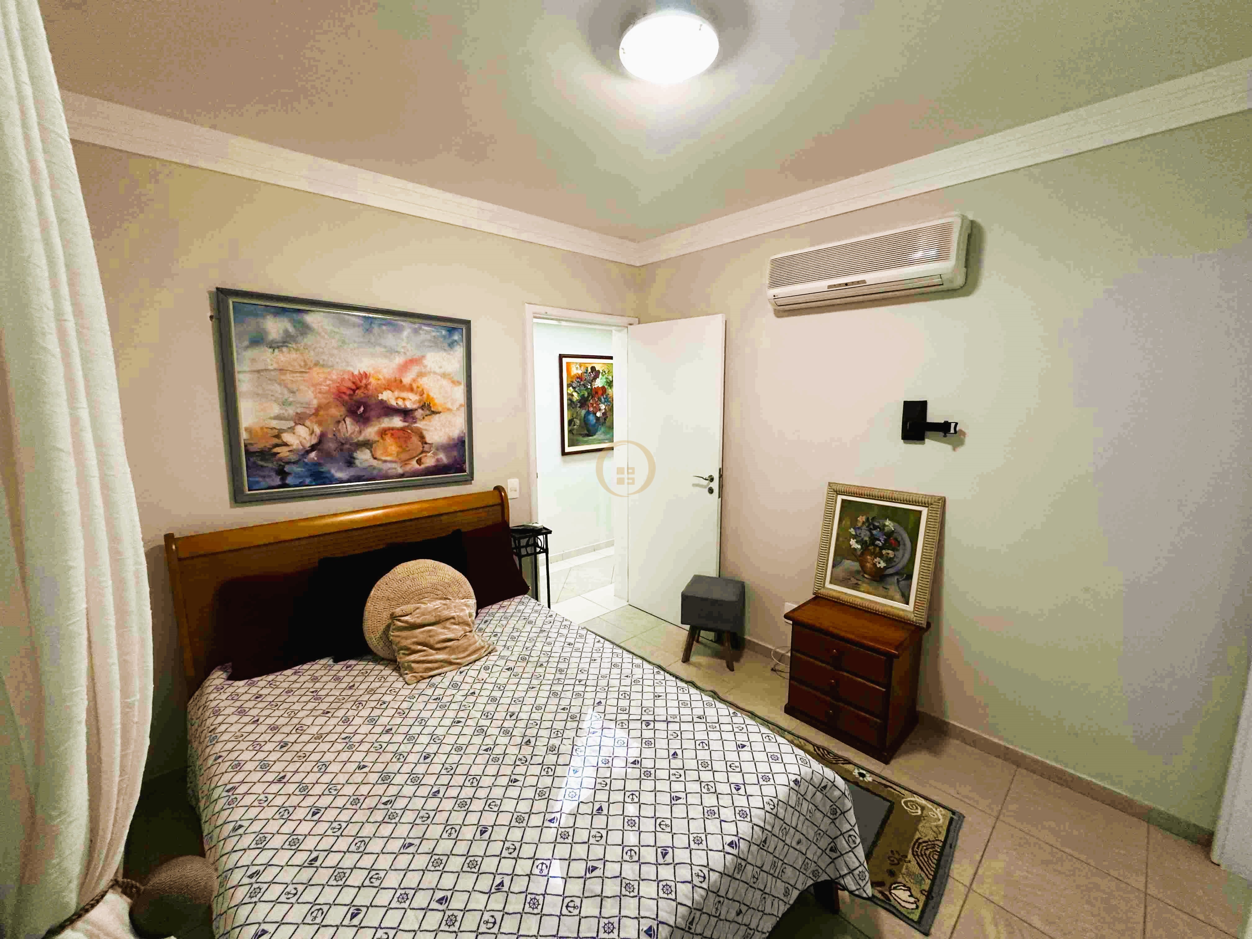 Apartamento na Praia das Pitangueiras, Guarujá - SP