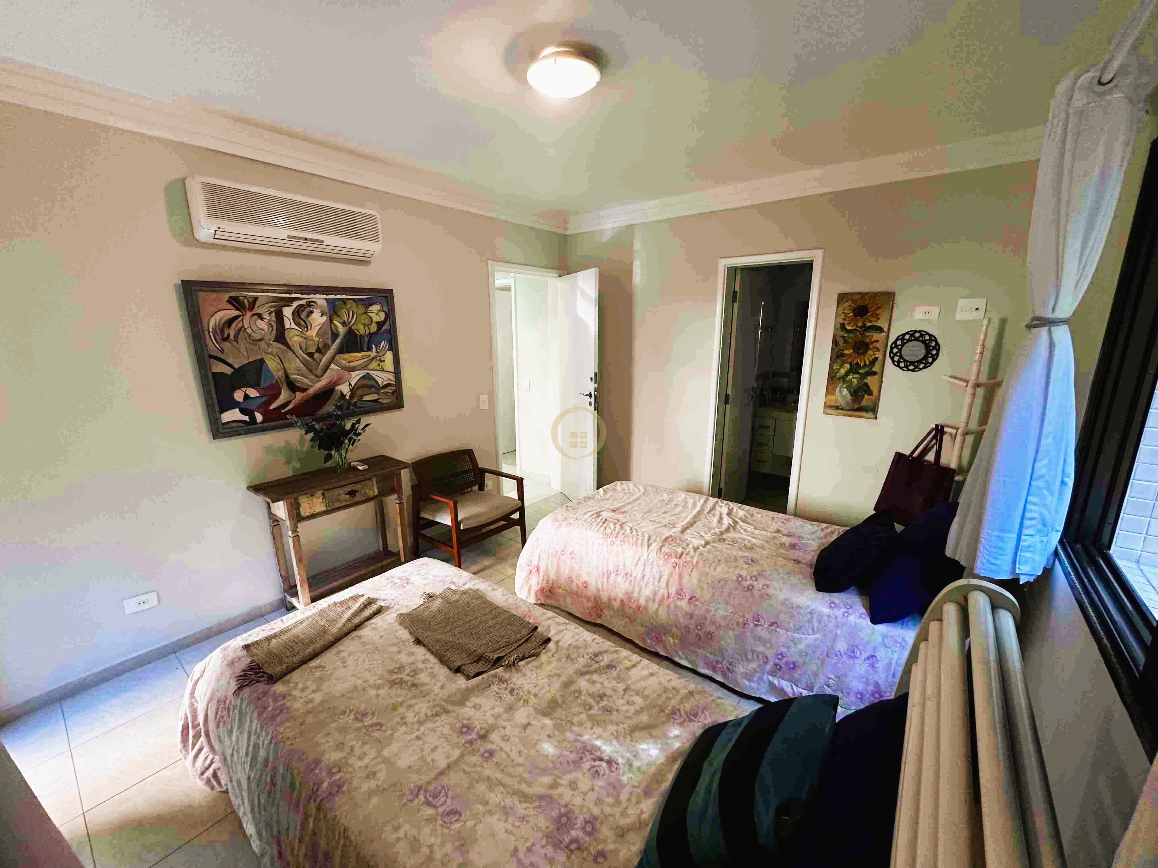 Apartamento na Praia das Pitangueiras, Guarujá - SP