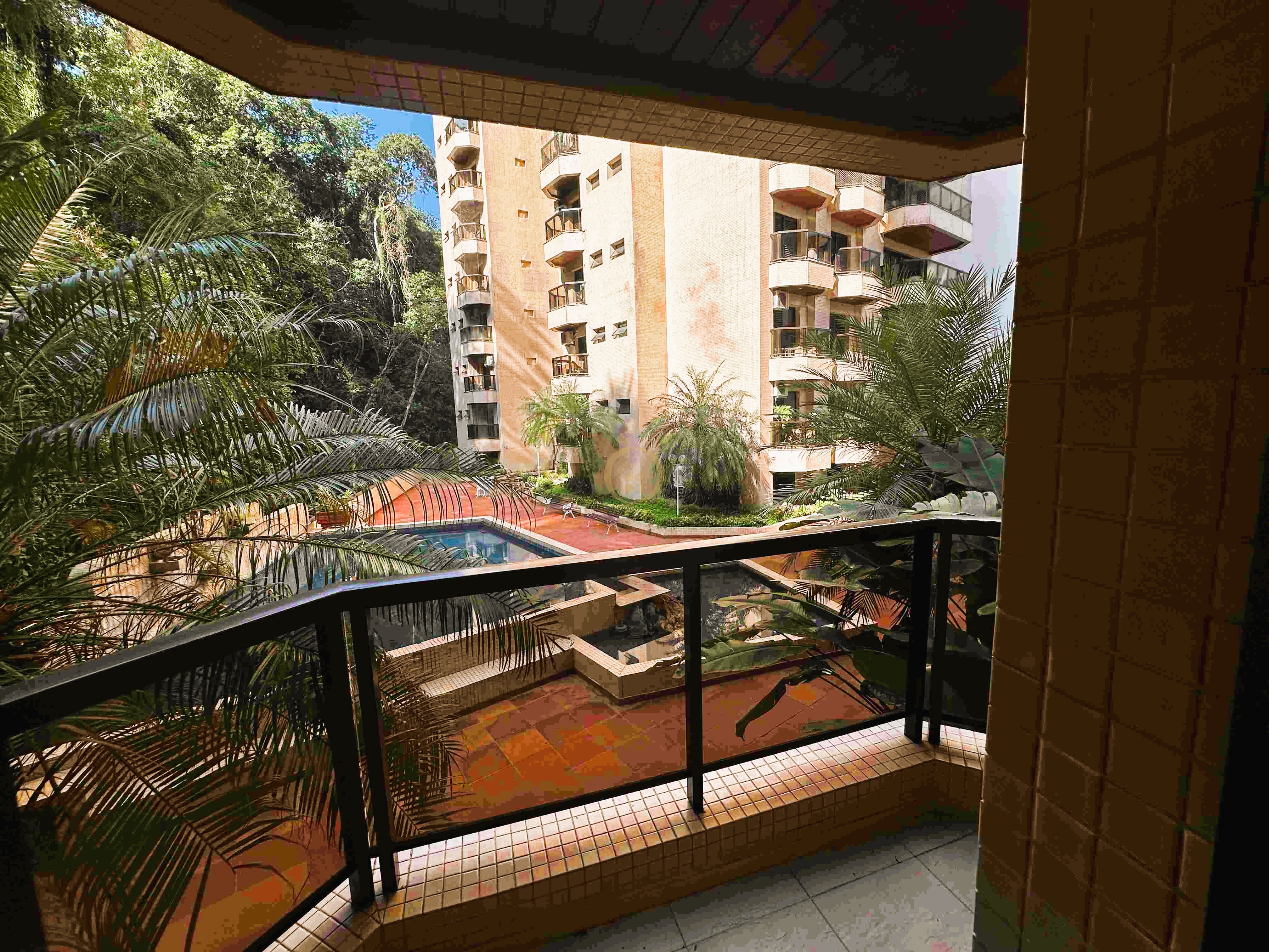Apartamento na Praia das Pitangueiras, Guarujá - SP