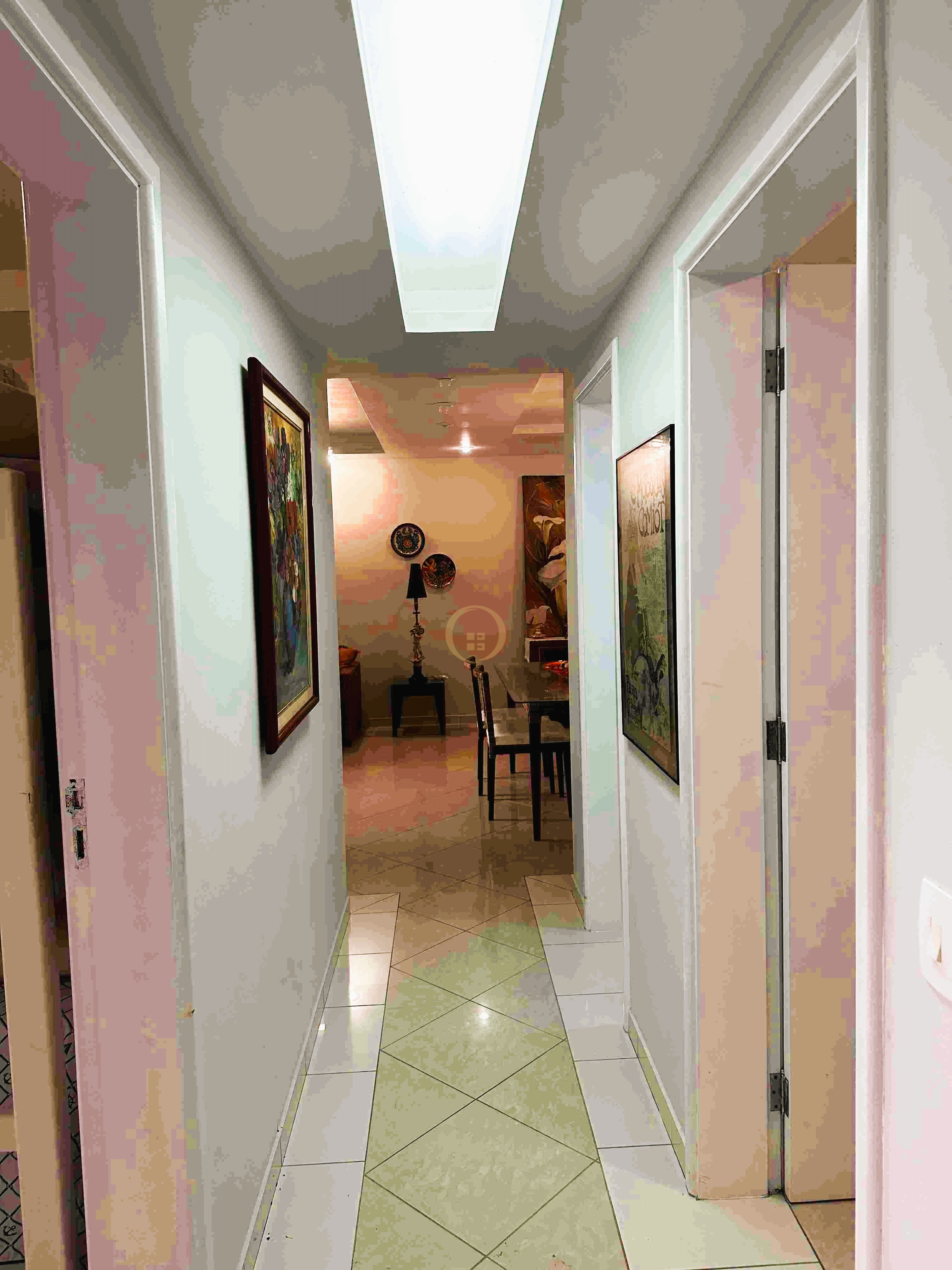 Apartamento na Praia das Pitangueiras, Guarujá - SP
