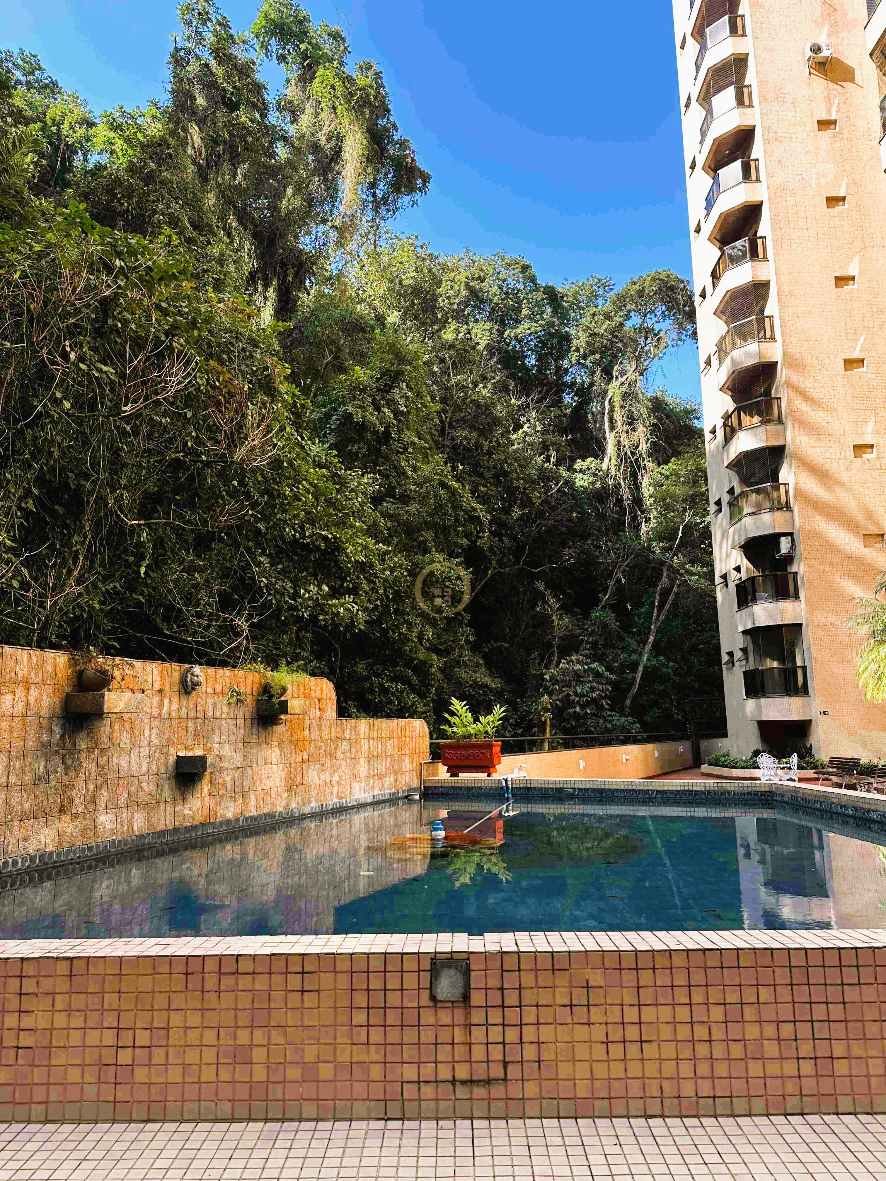 Apartamento na Praia das Pitangueiras, Guarujá - SP