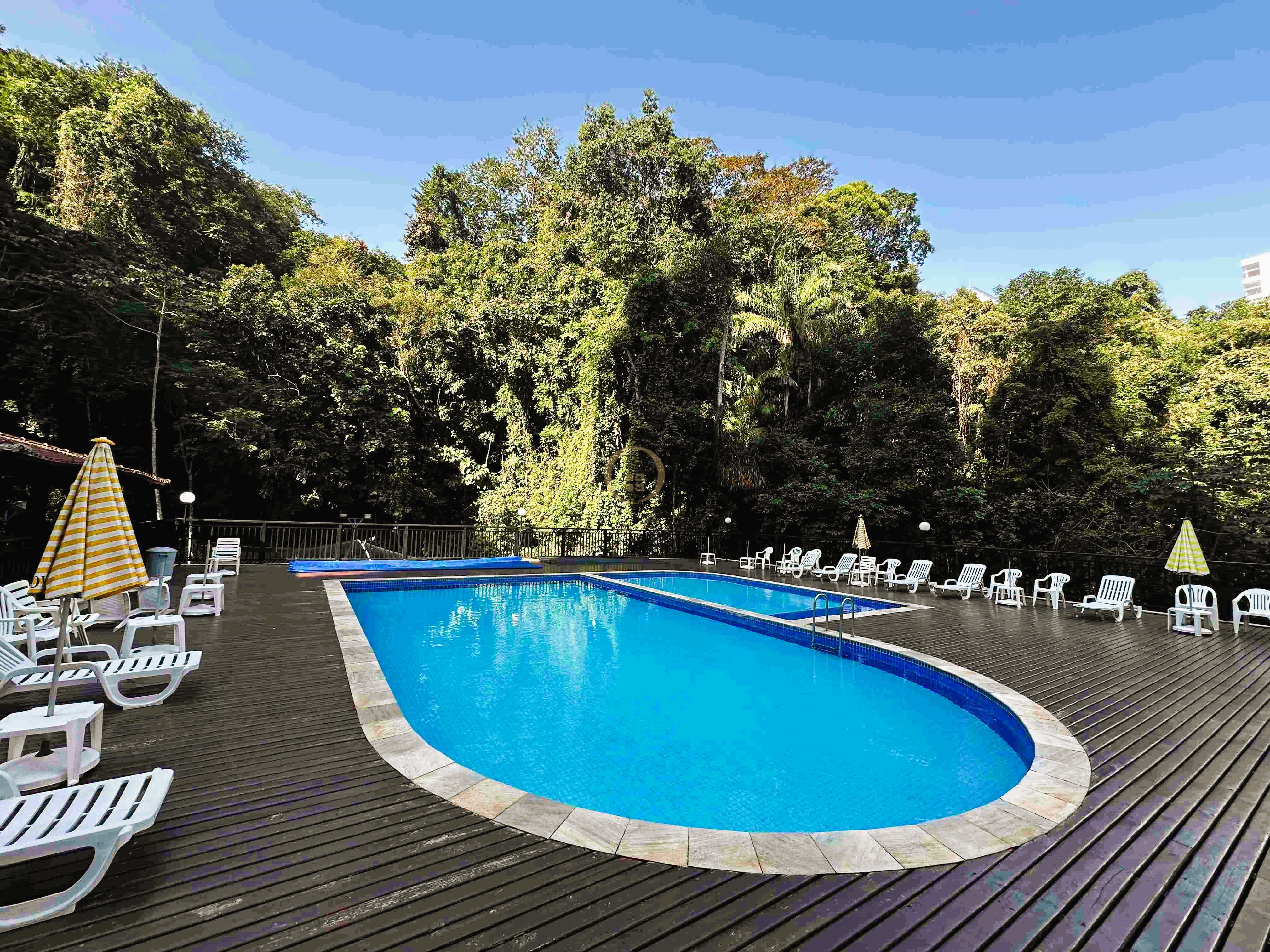 Apartamento na Praia das Pitangueiras, Guarujá - SP