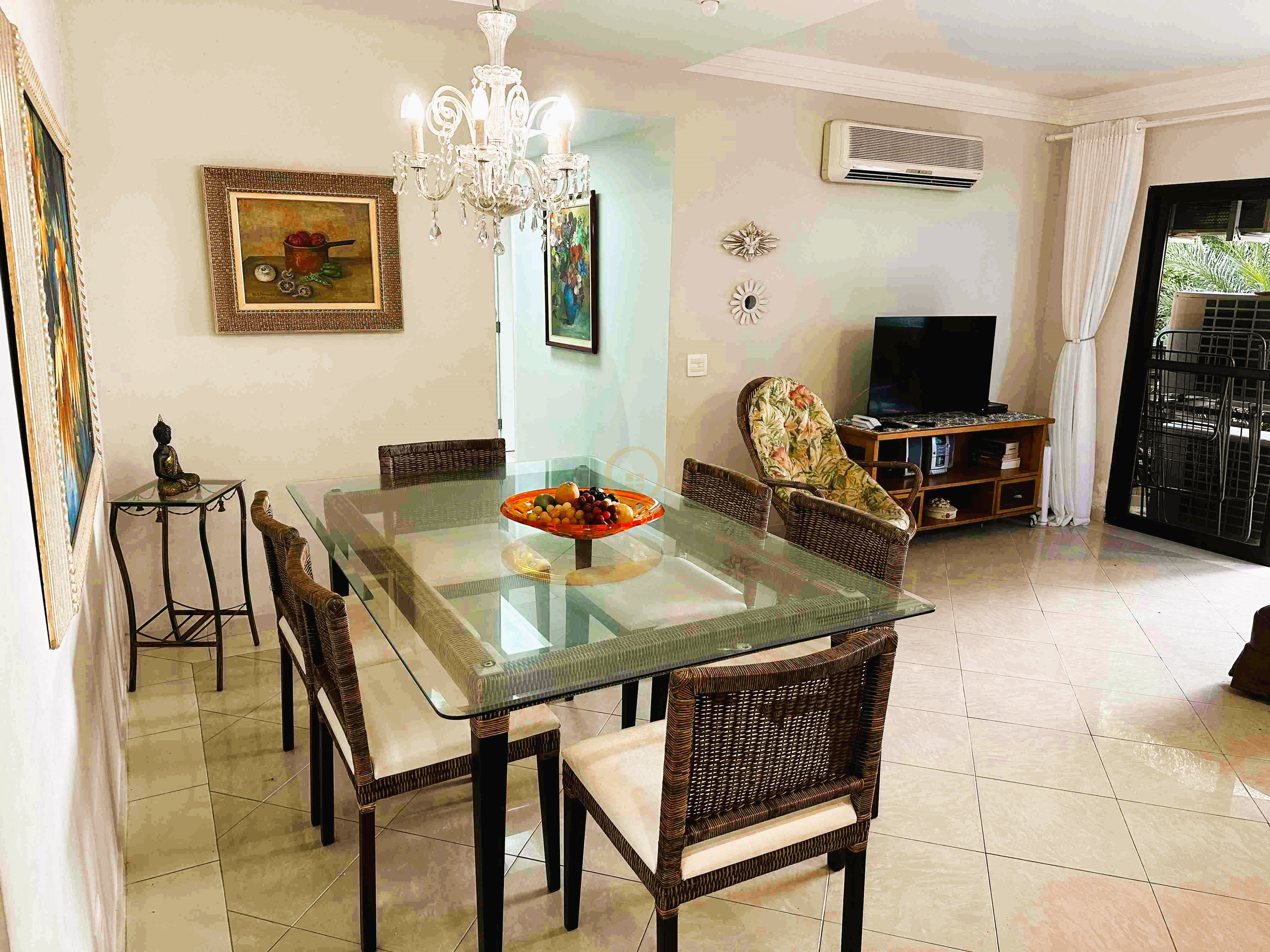 Apartamento na Praia das Pitangueiras, Guarujá - SP