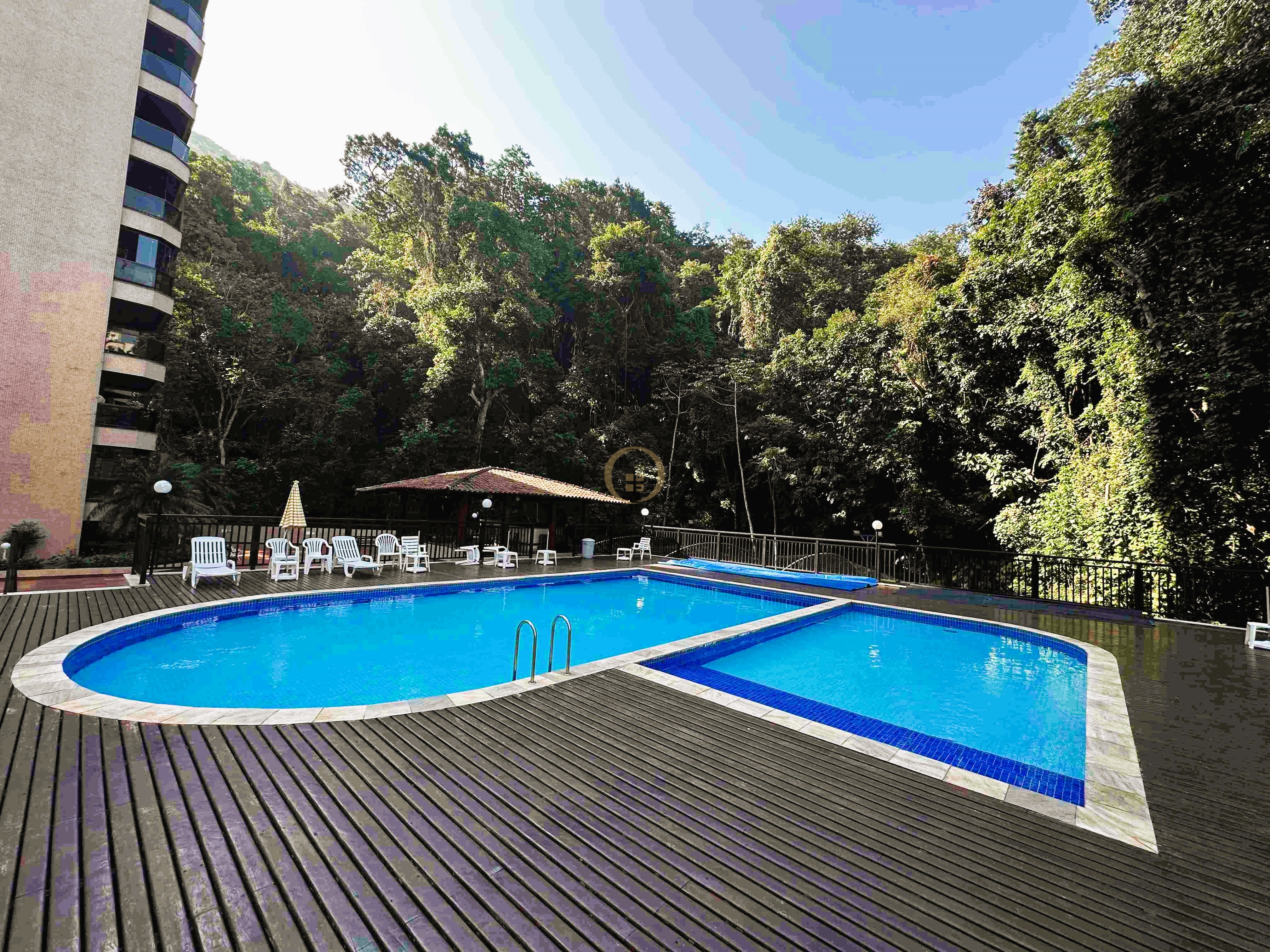 Apartamento na Praia das Pitangueiras, Guarujá - SP