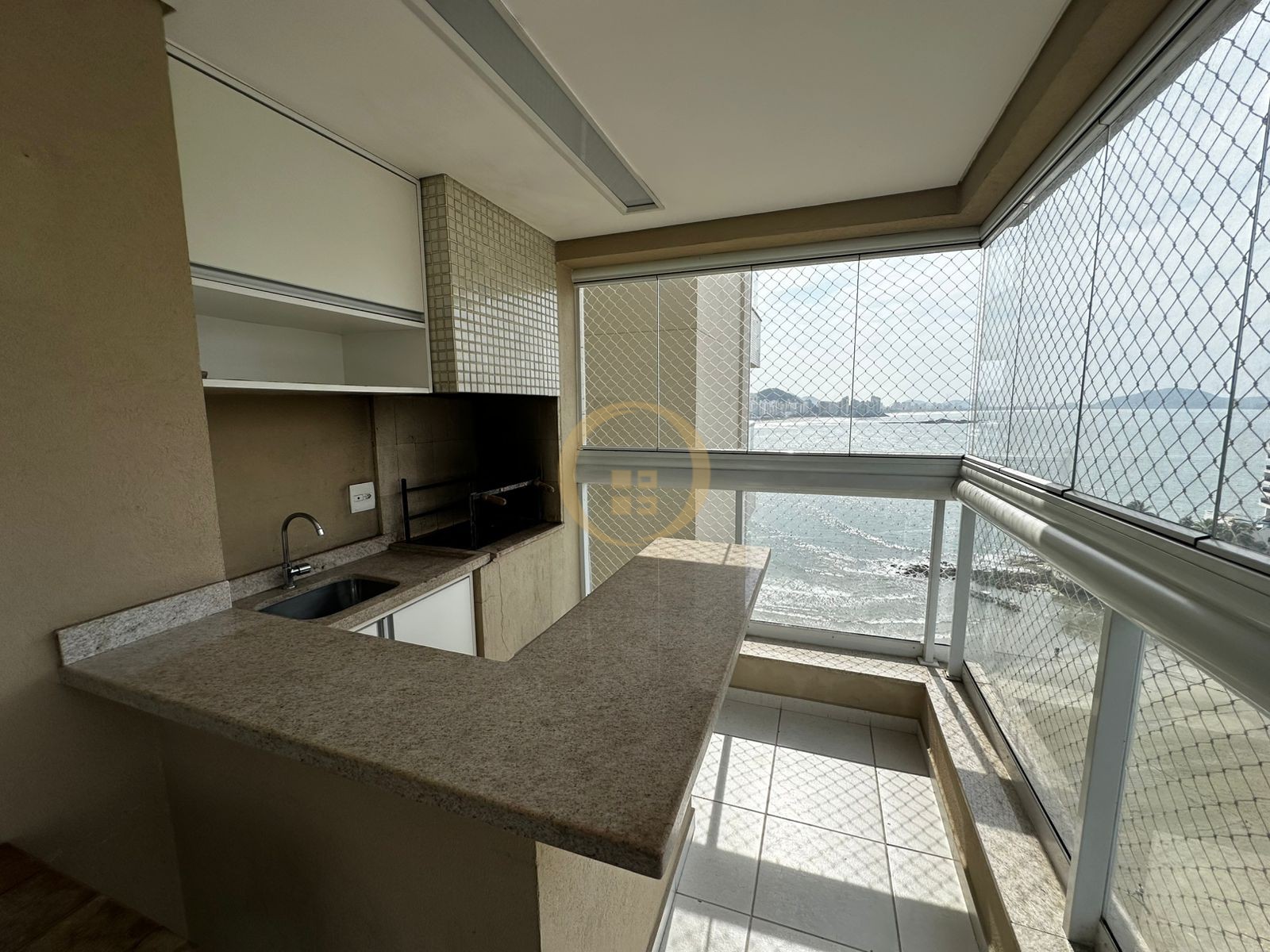 Apartamento Frente ao Mar, Praia das Astúrias Guarujá - SP