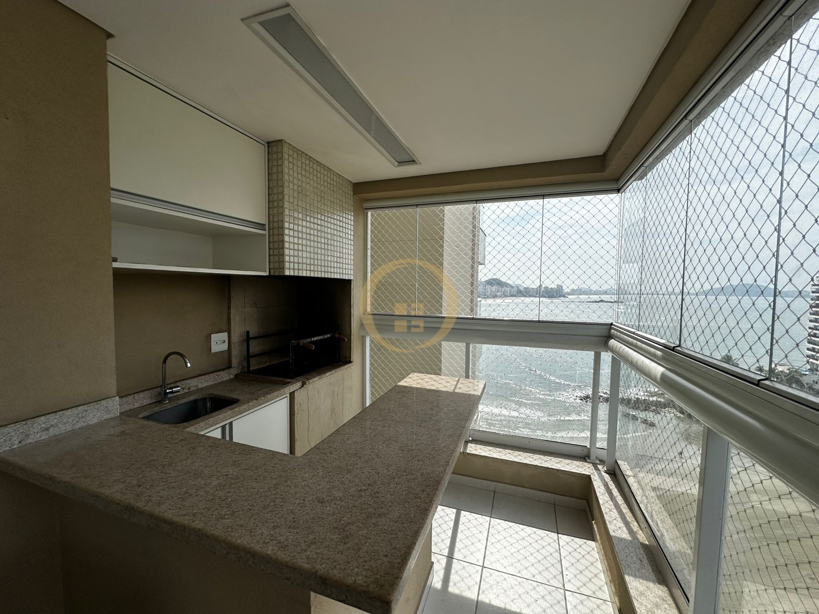 Apartamento Frente ao Mar, Praia das Astúrias Guarujá - SP