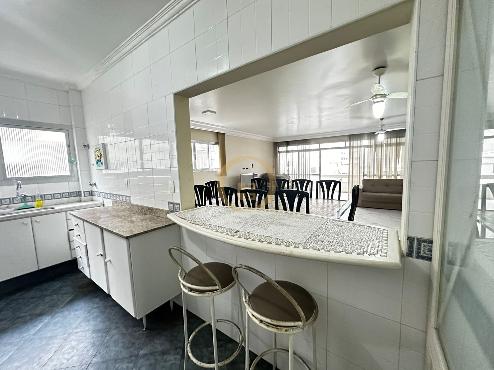 Apartamento na Praia das Pitangueiras, Guarujá - SP