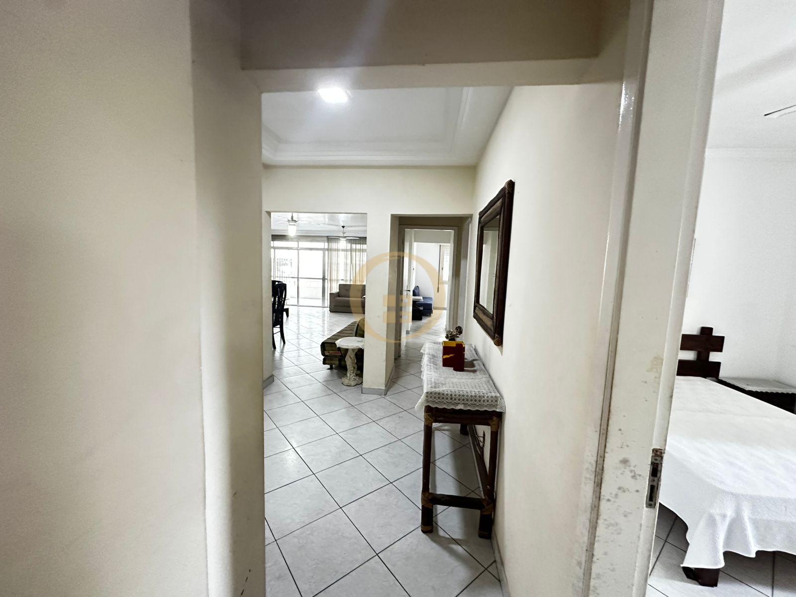 Apartamento na Praia das Pitangueiras, Guarujá - SP