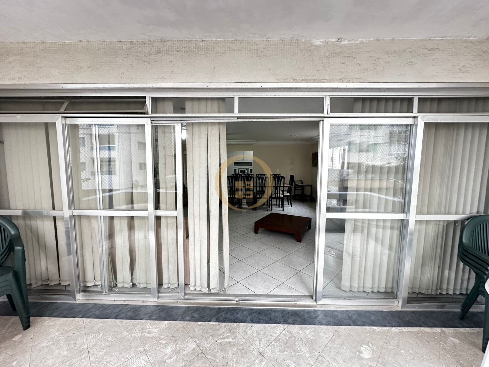 Apartamento na Praia das Pitangueiras, Guarujá - SP