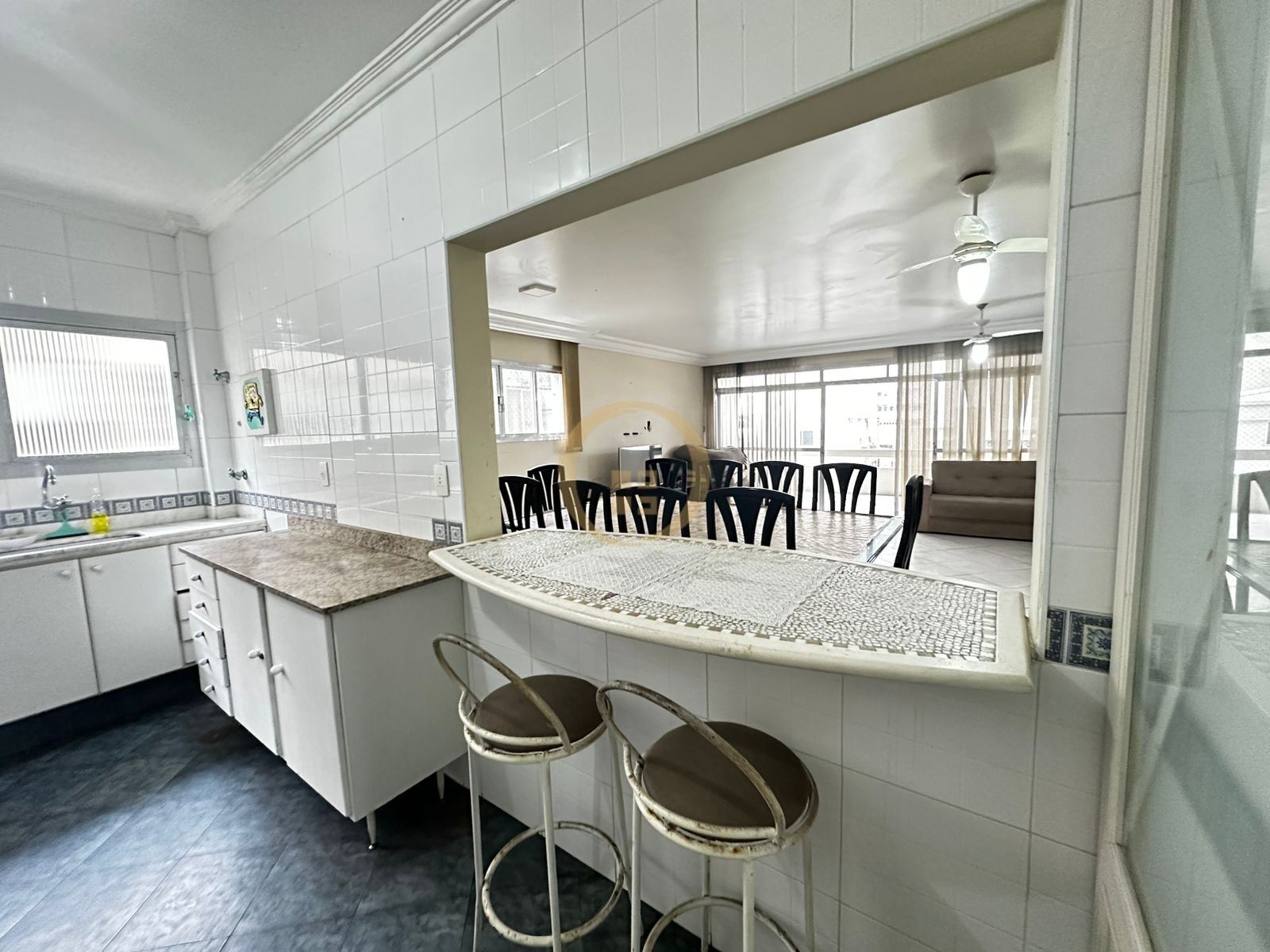 Apartamento na Praia das Pitangueiras, Guarujá - SP