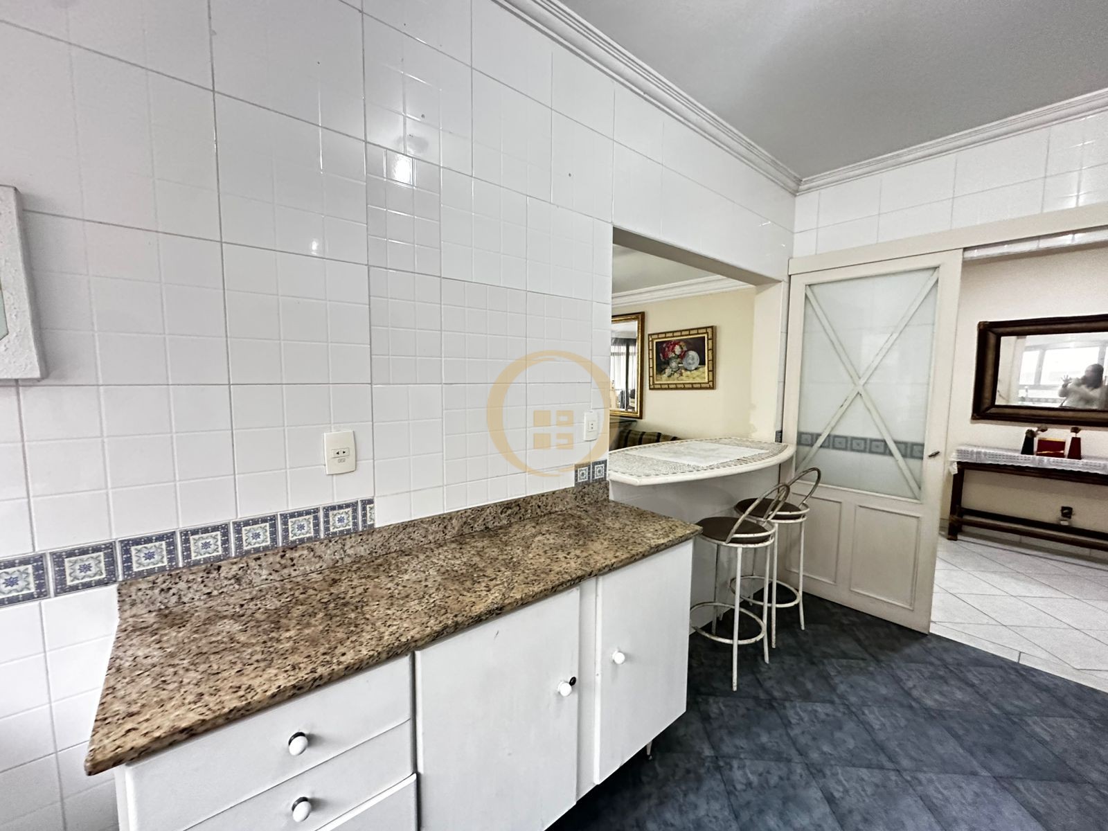 Apartamento na Praia das Pitangueiras, Guarujá - SP
