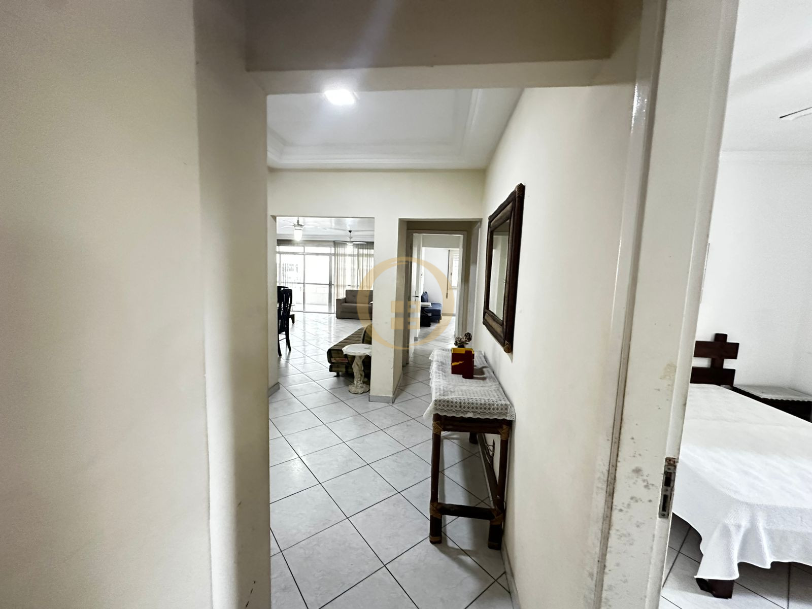 Apartamento na Praia das Pitangueiras, Guarujá - SP