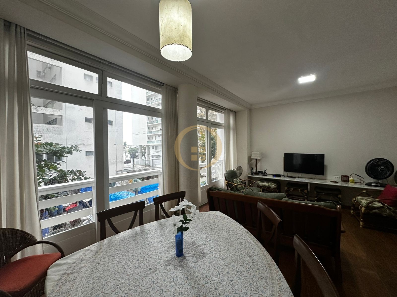 Apartamento na Praia das Pitangueiras, Guarujá - SP