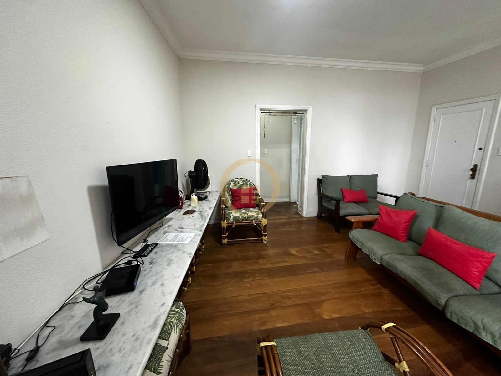 Apartamento na Praia das Pitangueiras, Guarujá - SP