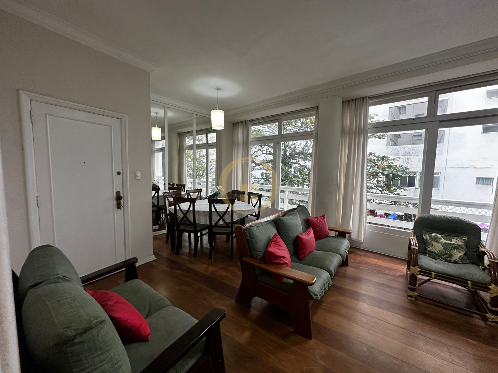 Apartamento na Praia das Pitangueiras, Guarujá - SP