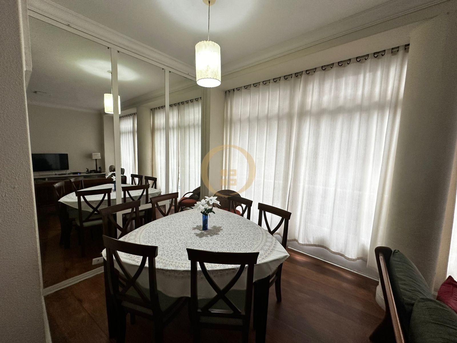 Apartamento na Praia das Pitangueiras, Guarujá - SP