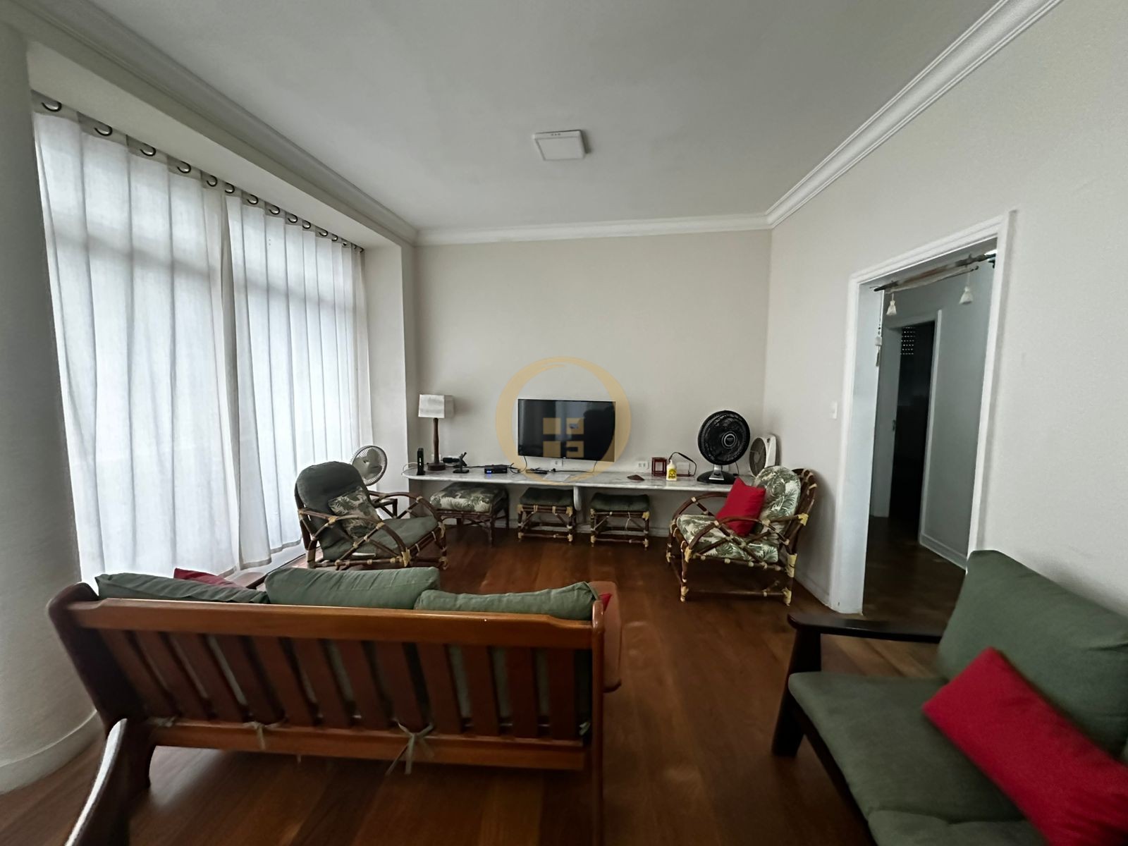 Apartamento na Praia das Pitangueiras, Guarujá - SP
