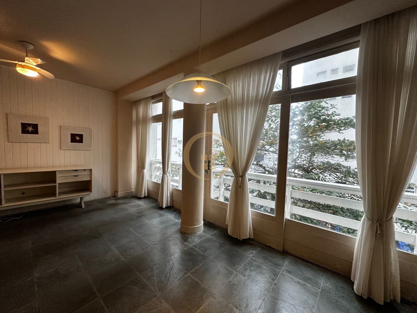 Apartamento na Praia das Pitangueiras, Guarujá - SP