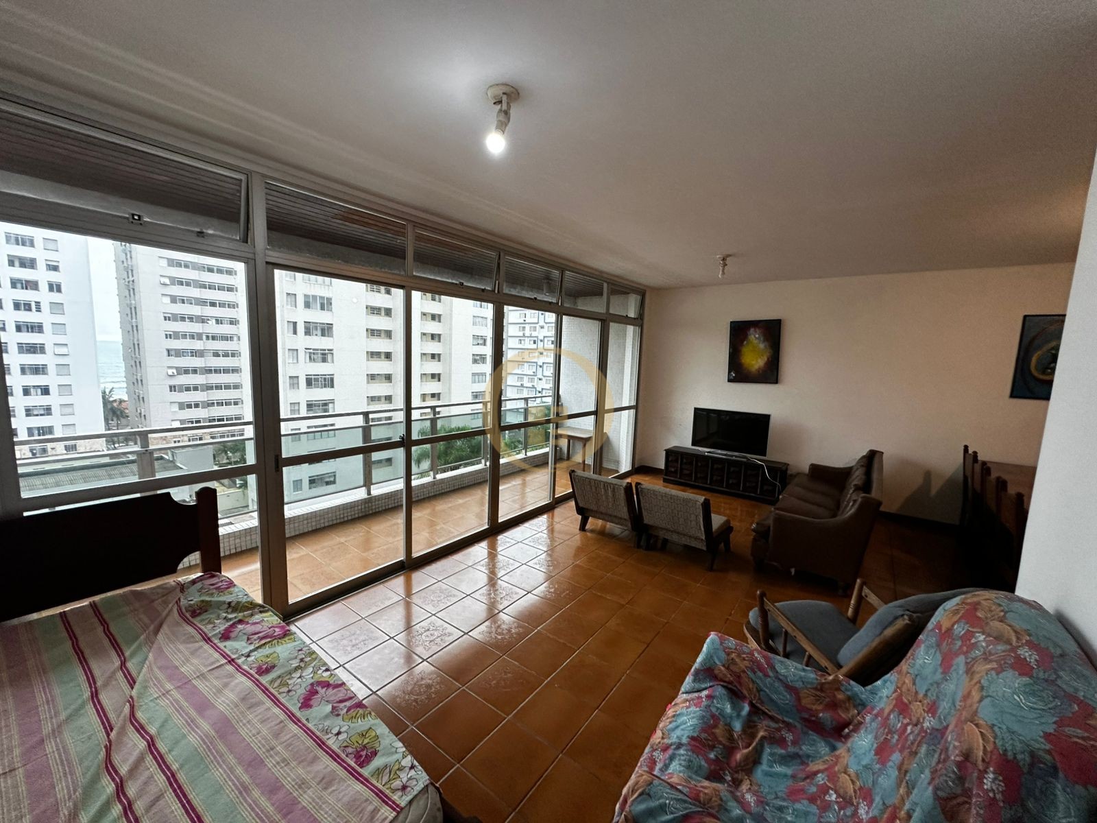Apartamento na Praia das Pitangueiras, Guarujá - SP