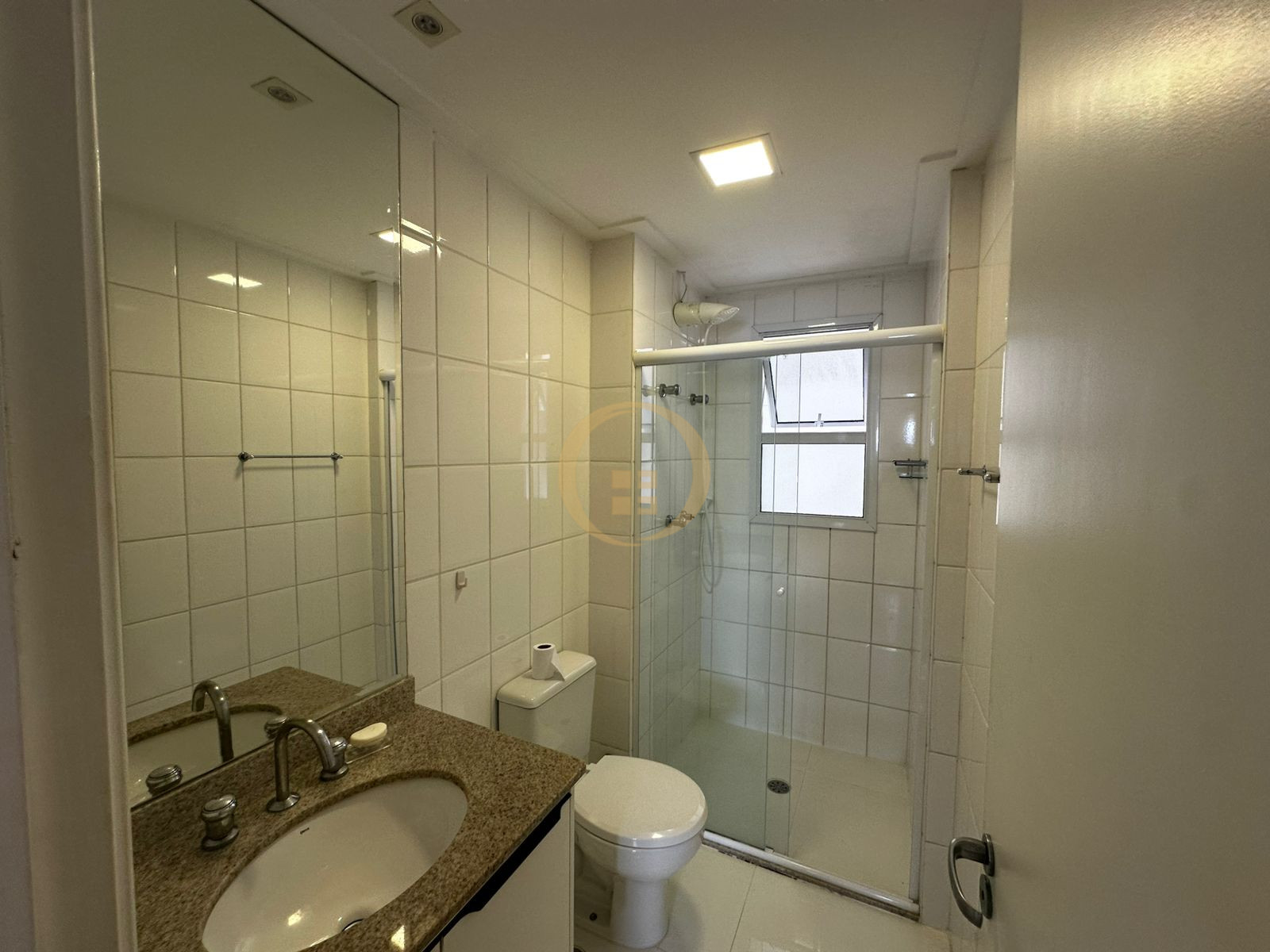 Apartamento Frente ao Mar, Praia das Astúria, Guarujá - SP