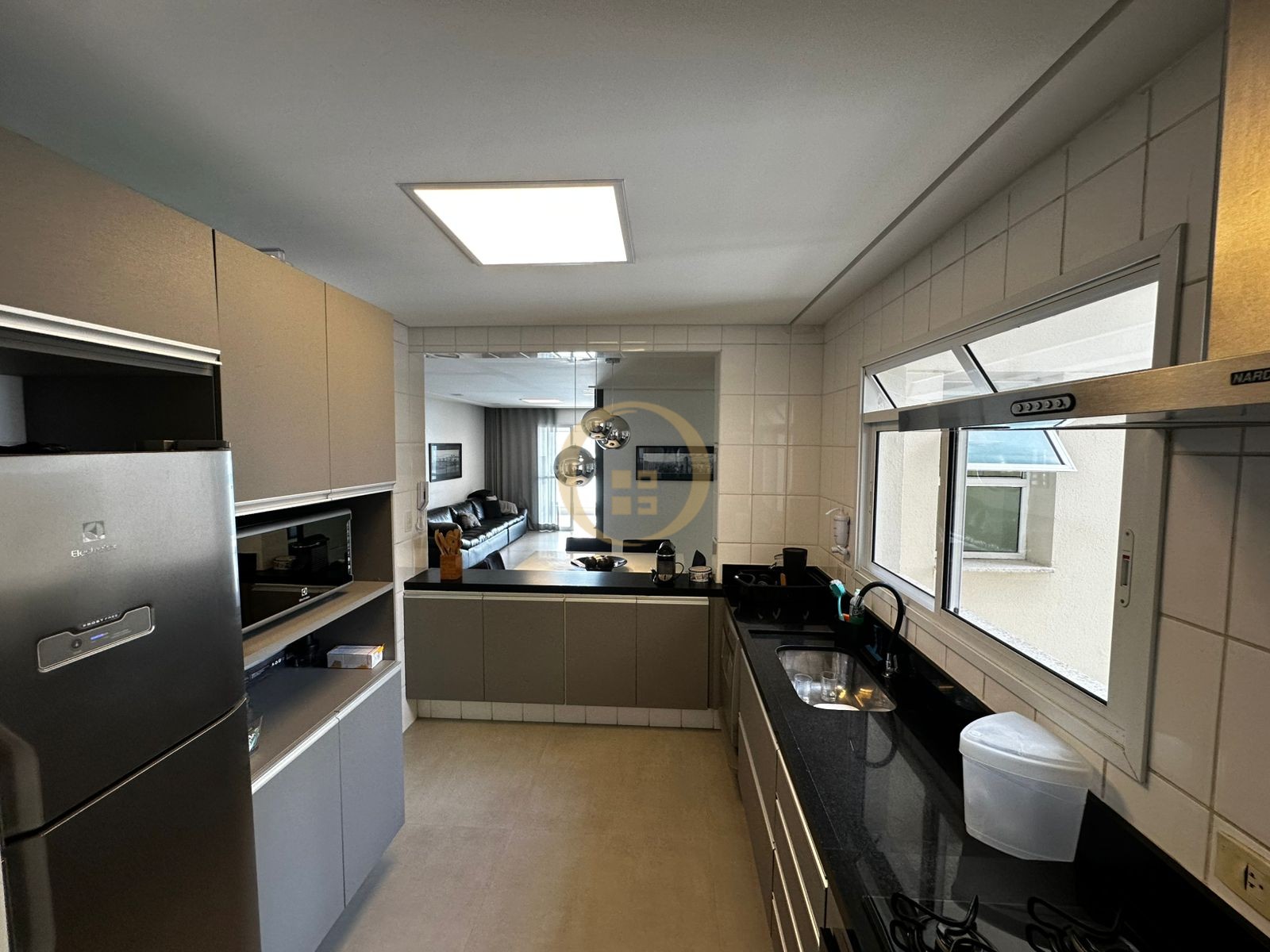 Apartamento Frente ao Mar, Praia das Astúria, Guarujá - SP