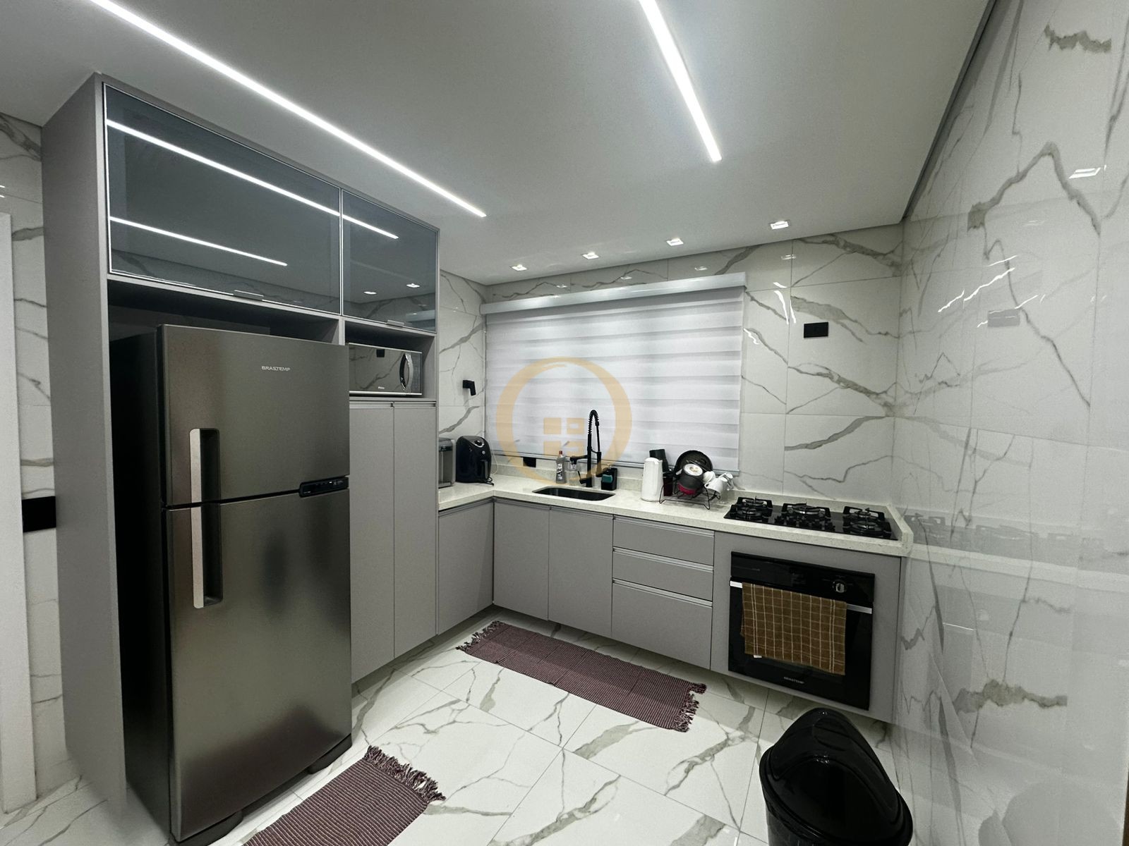 Apartamento na Praia das Pitangueiras, Guarujá - SP
