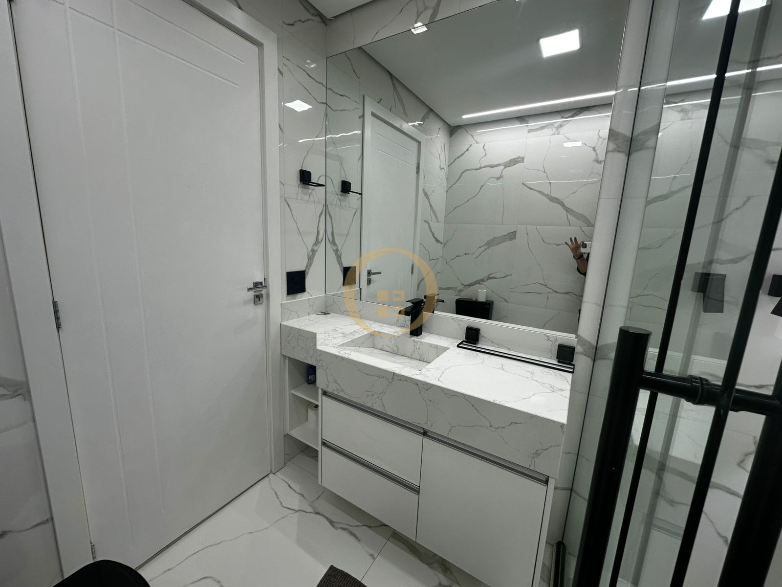 Apartamento na Praia das Pitangueiras, Guarujá - SP