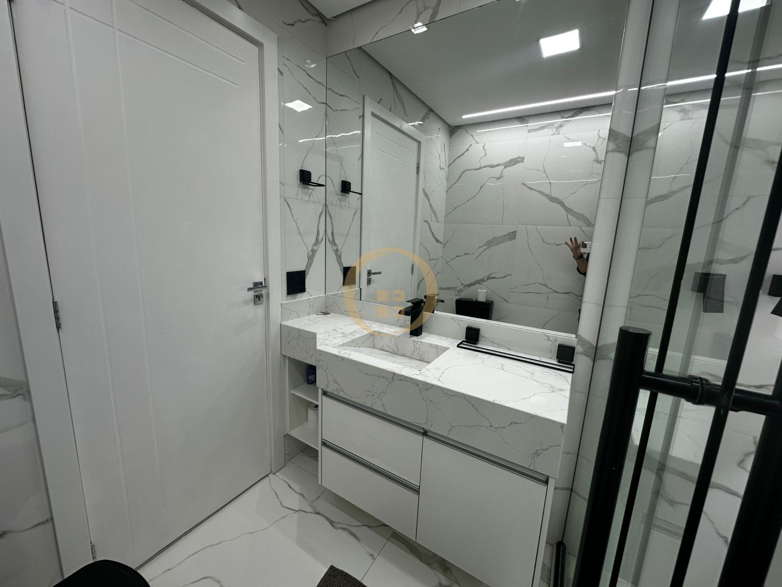 Apartamento na Praia das Pitangueiras, Guarujá - SP