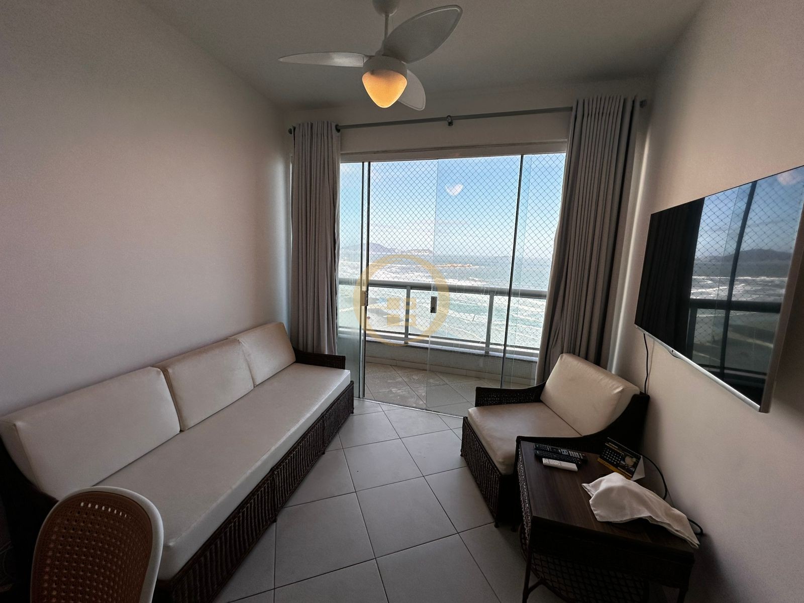 Apartamento Frente ao Mar nas Pitangueiras, Guarujá - SP