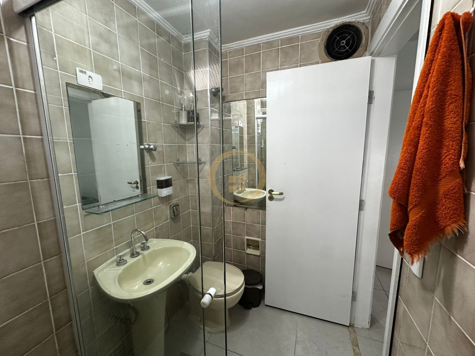 Apartamento na Praia das Pitangueiras, Guarujá - SP