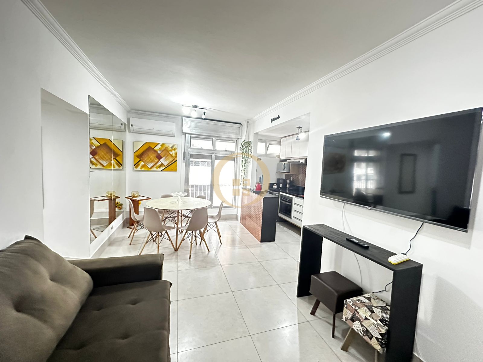 Apartamento na Praia das Pitangueiras, Guarujá - SP