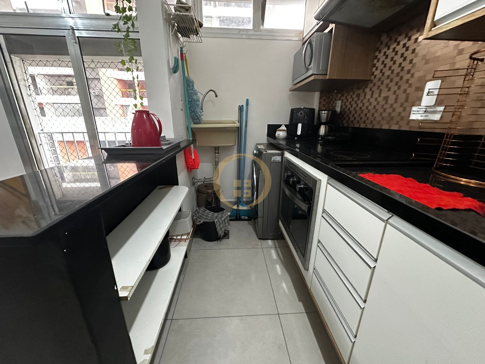 Apartamento na Praia das Pitangueiras, Guarujá - SP