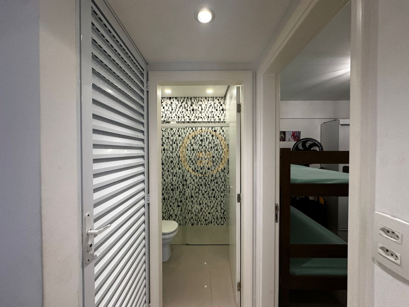 Apartamento na Praia das Astúrias, Guarujá - SP