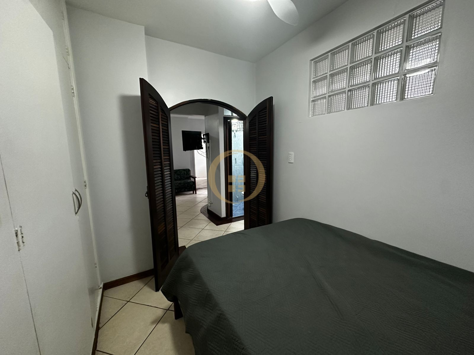 Apartamento na Praia das Pitangueiras, Guarujá - SP