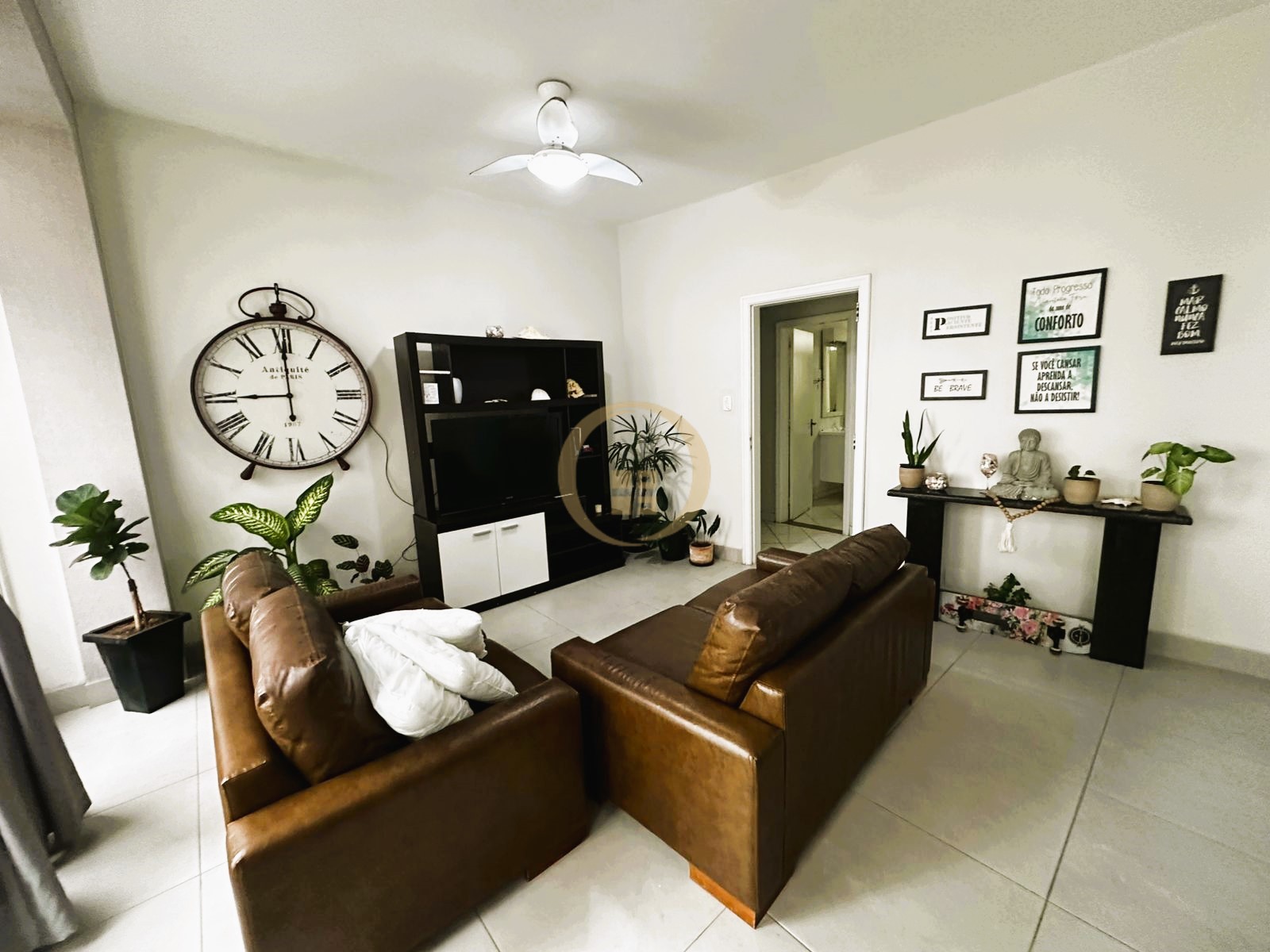 Apartamento na Praia das Pitangueiras, Guarujá - SP