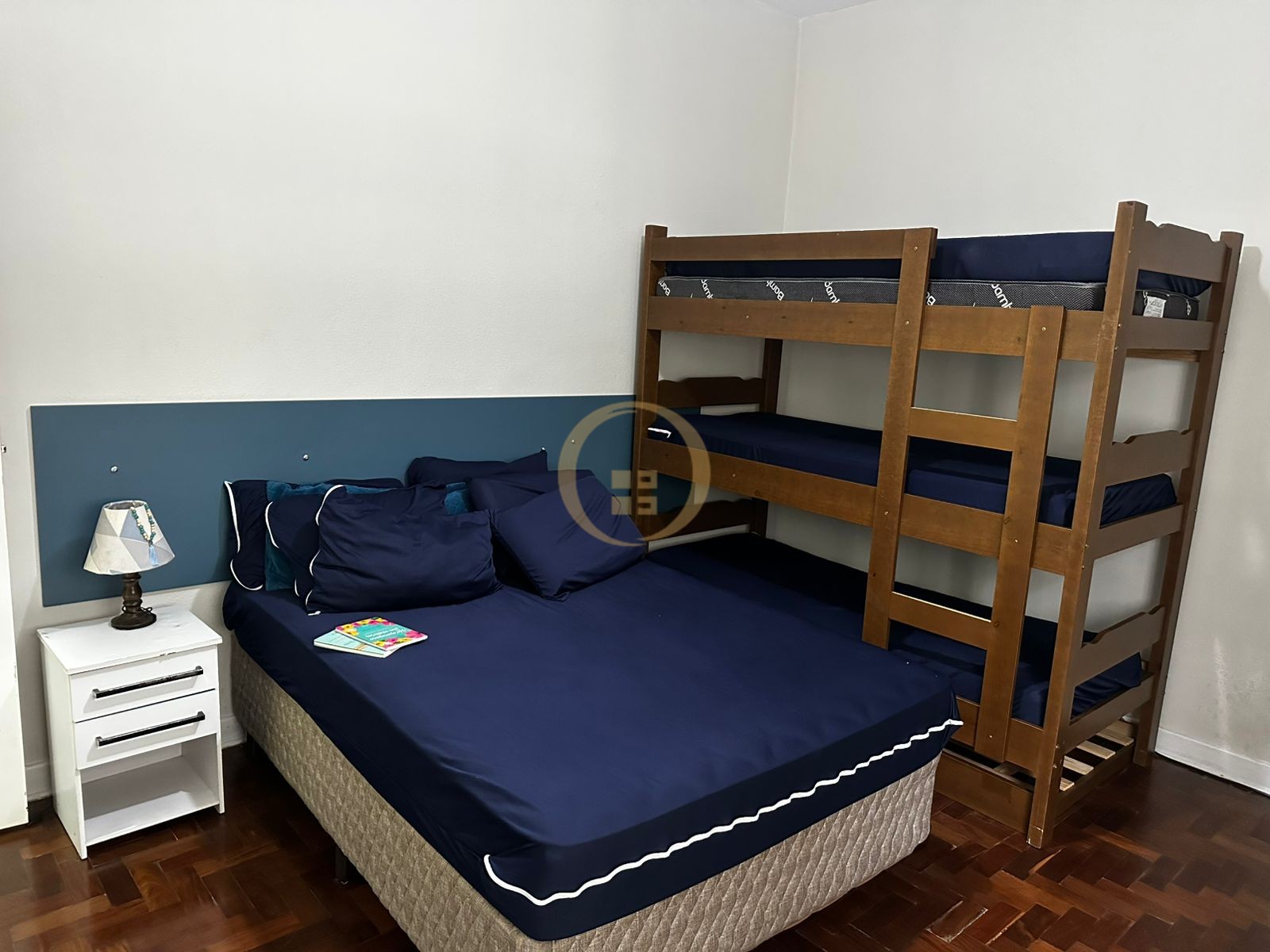 Apartamento na Praia das Pitangueiras, Guarujá - SP