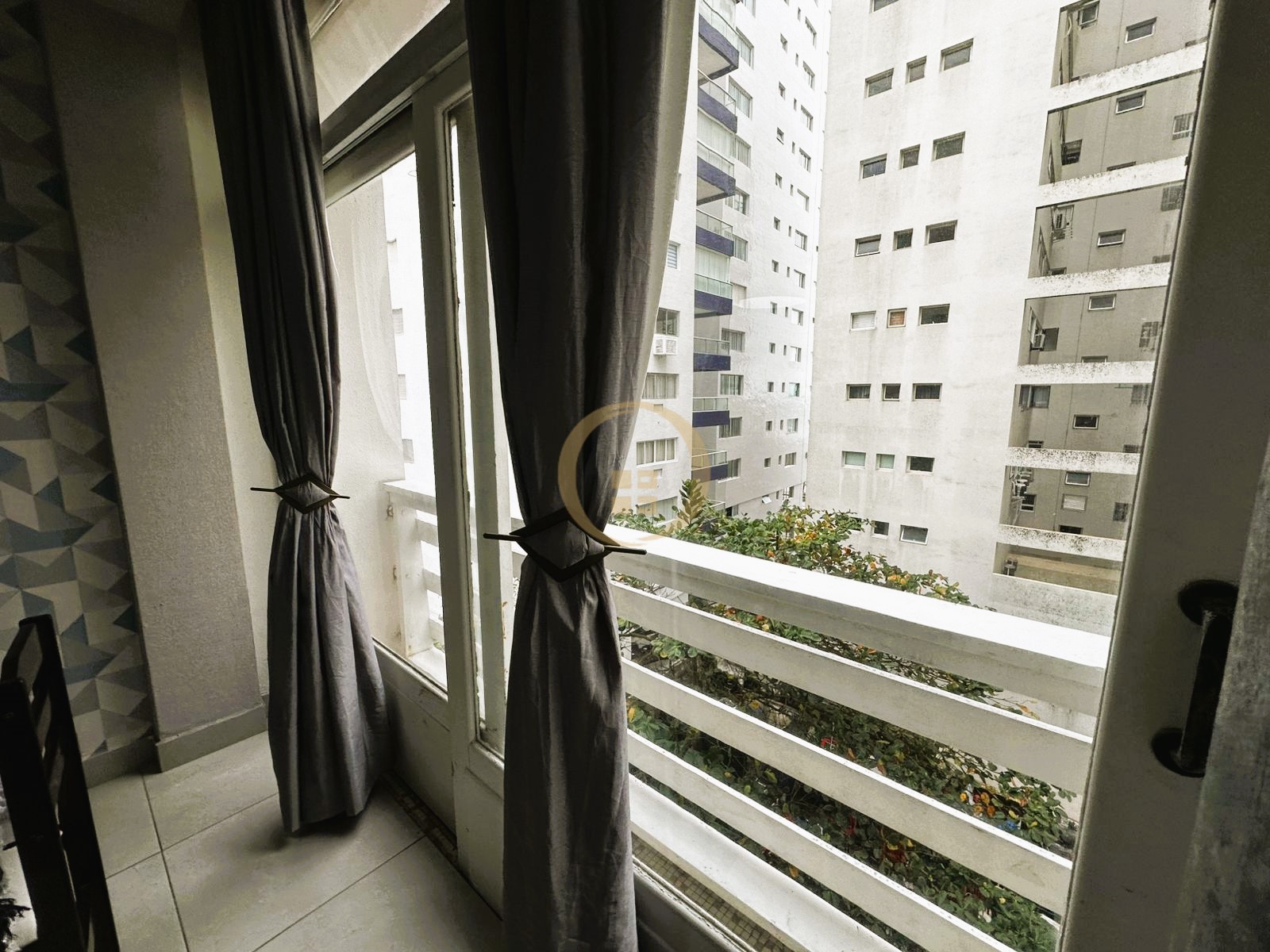 Apartamento na Praia das Pitangueiras, Guarujá - SP