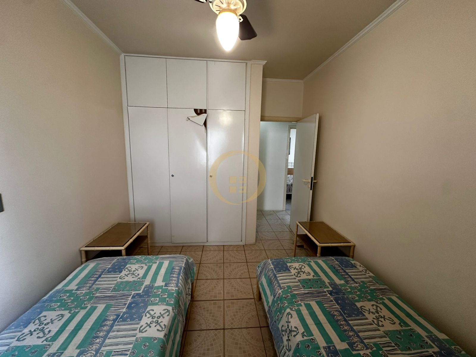 Apartamento na Praia das Pitangueiras, Guarujá - SP