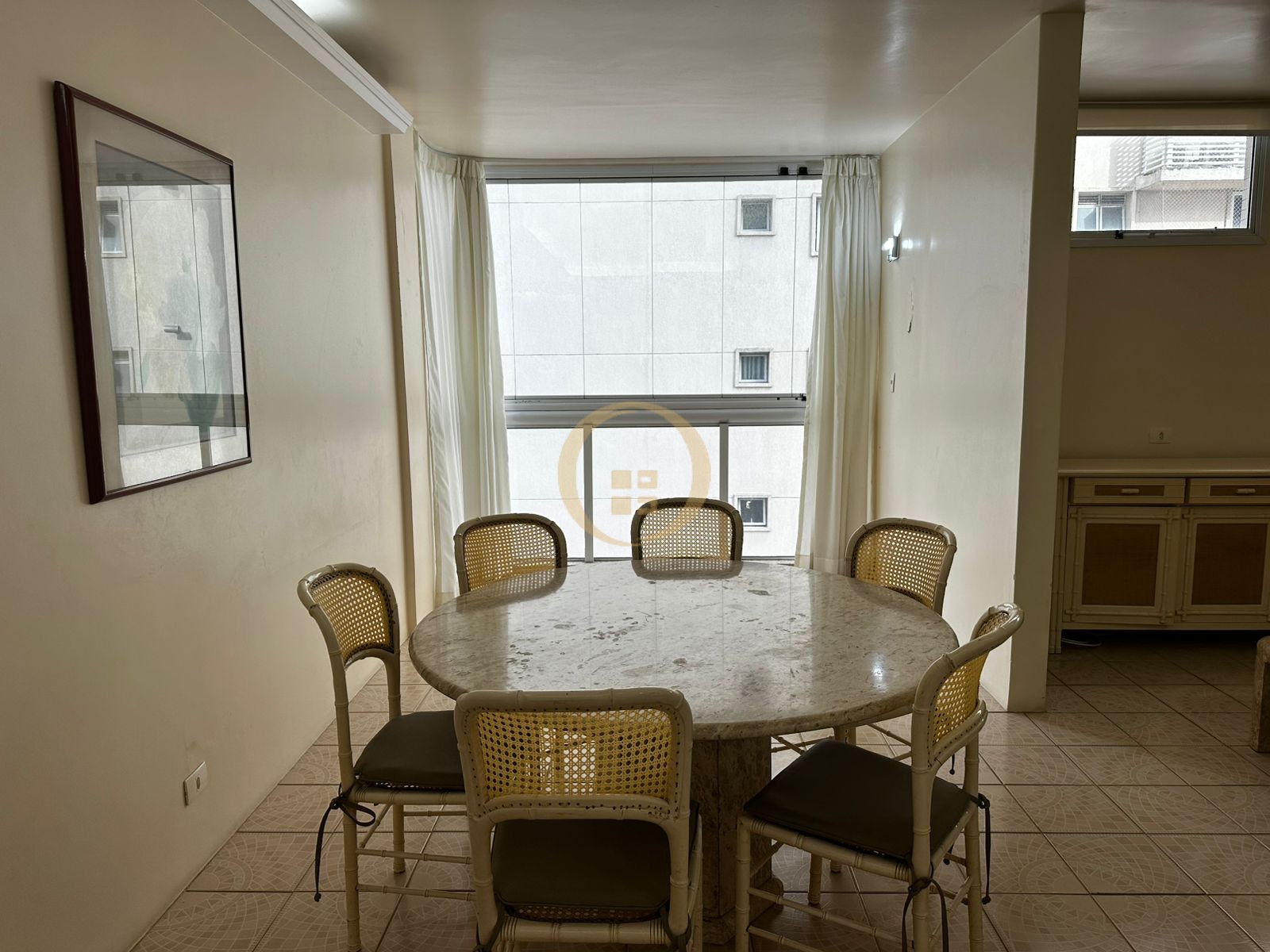 Apartamento na Praia das Pitangueiras, Guarujá - SP